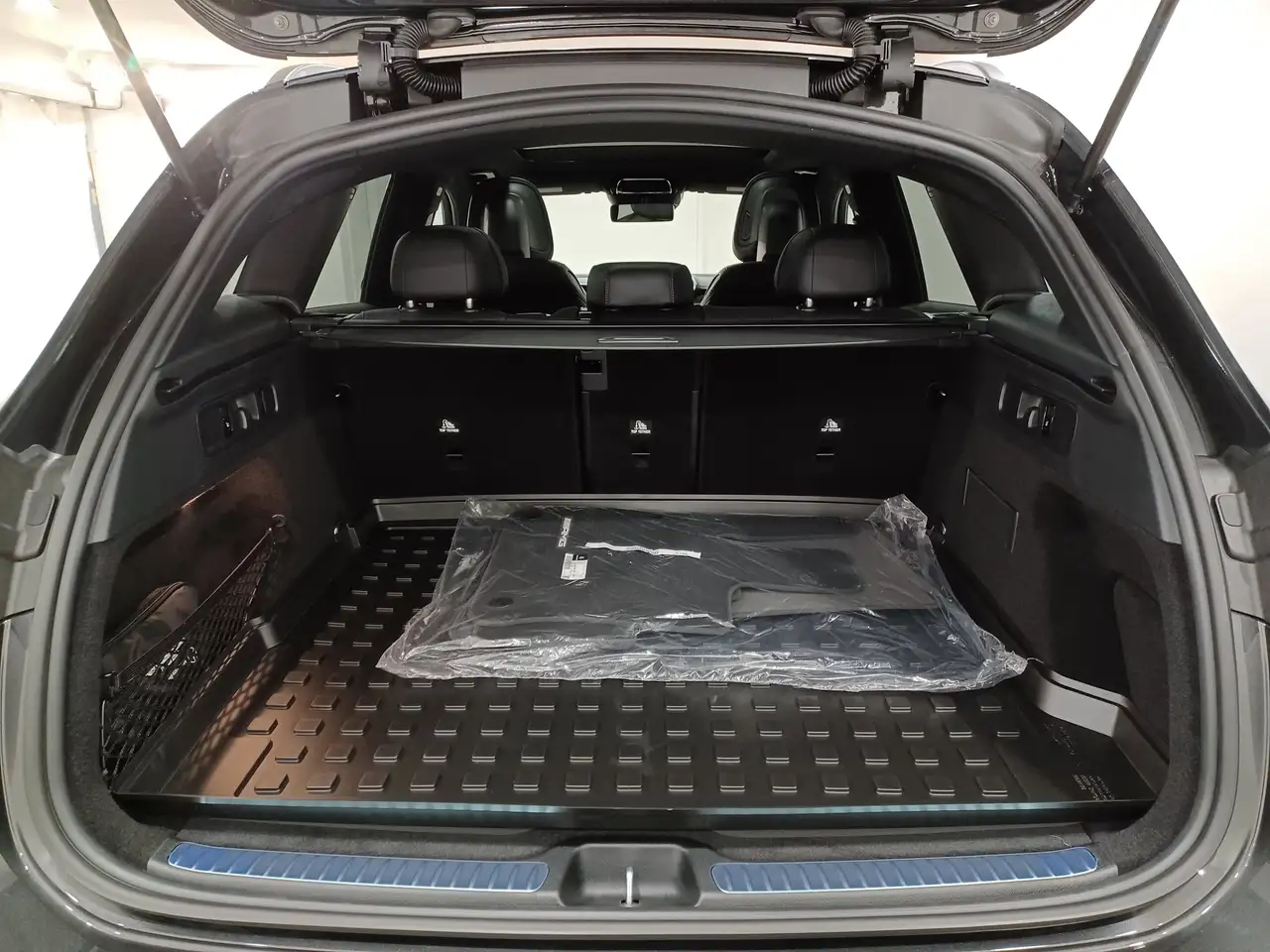 Mercedes-Benz GLC снимка Mercedes-Benz GLC