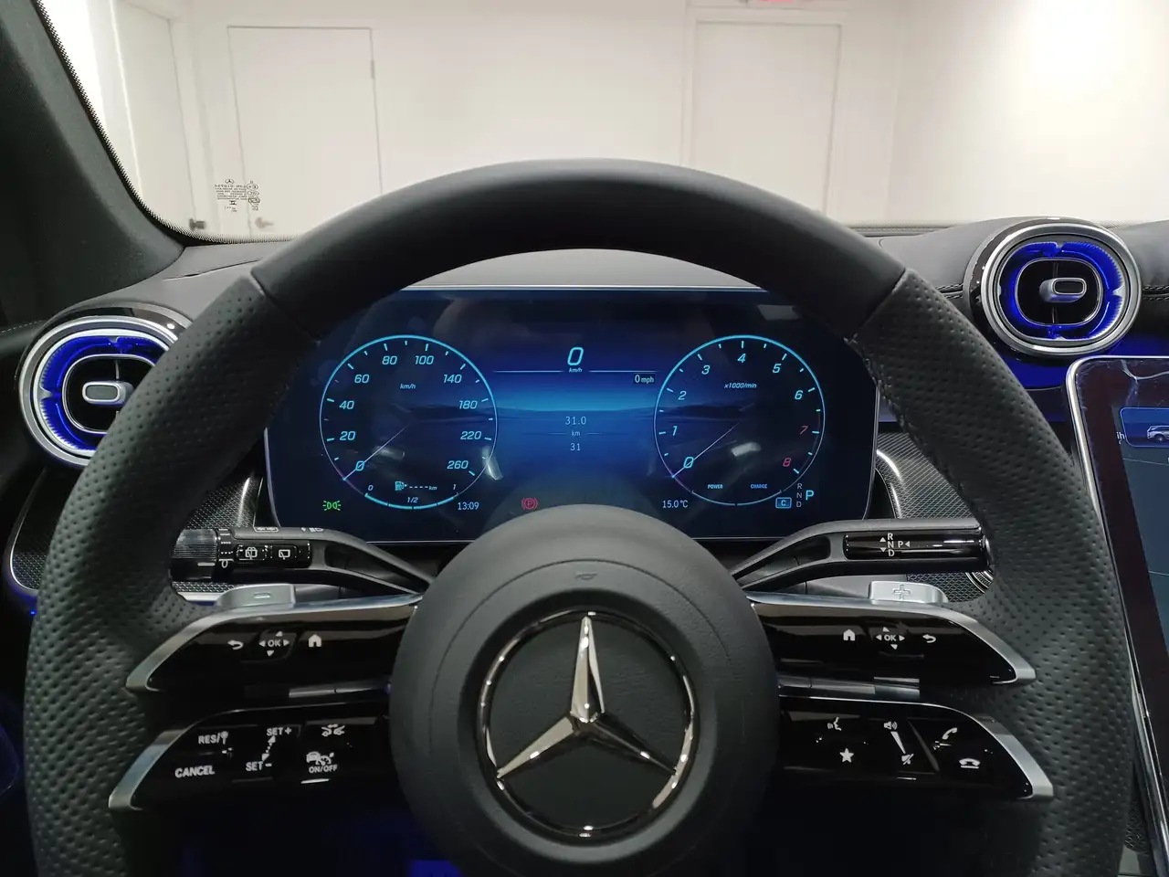 Mercedes-Benz GLC снимка Mercedes-Benz GLC