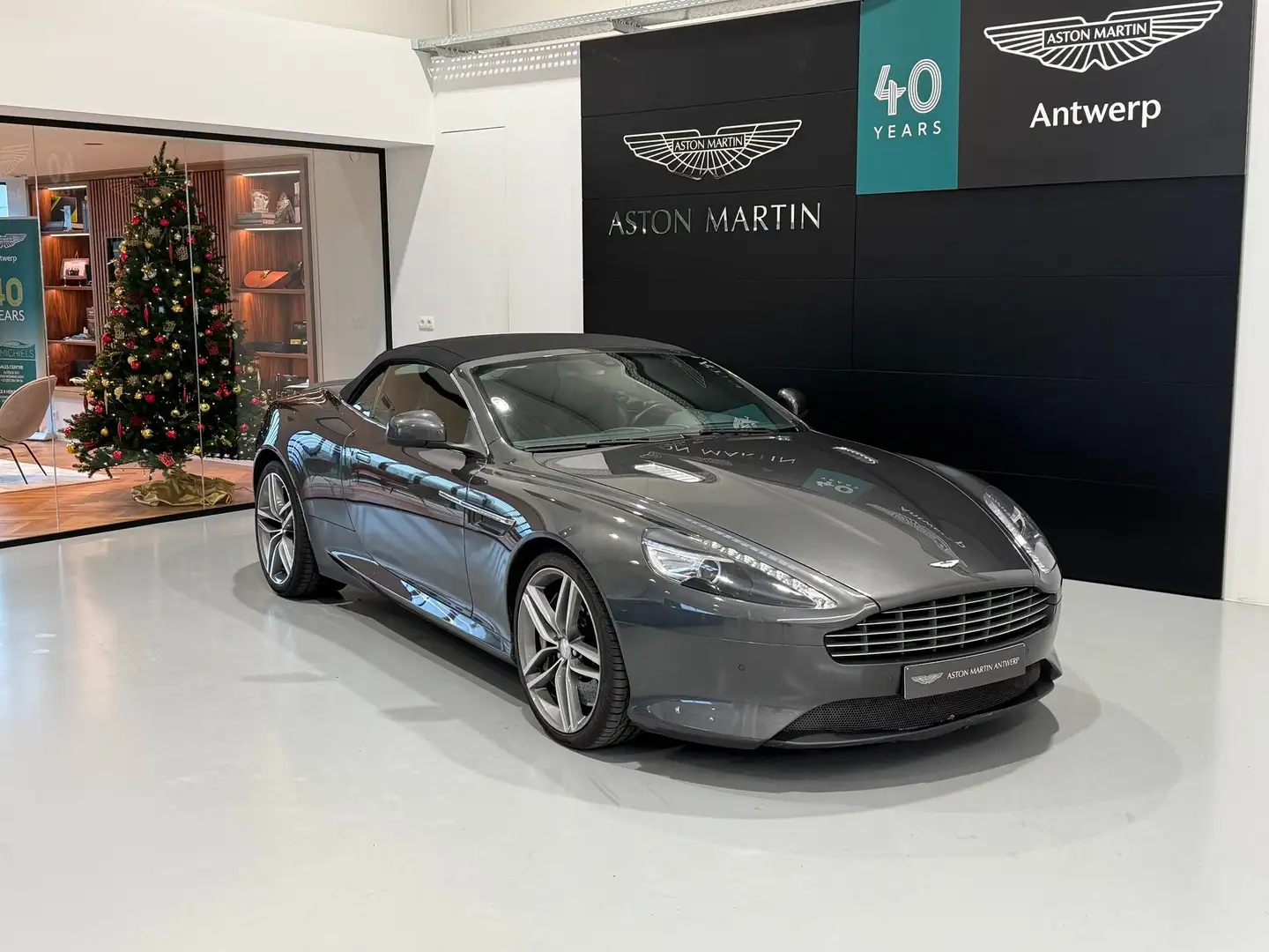 Aston Martin DB9 Volante 5.9i V12 Touchtronic Plateado - 2