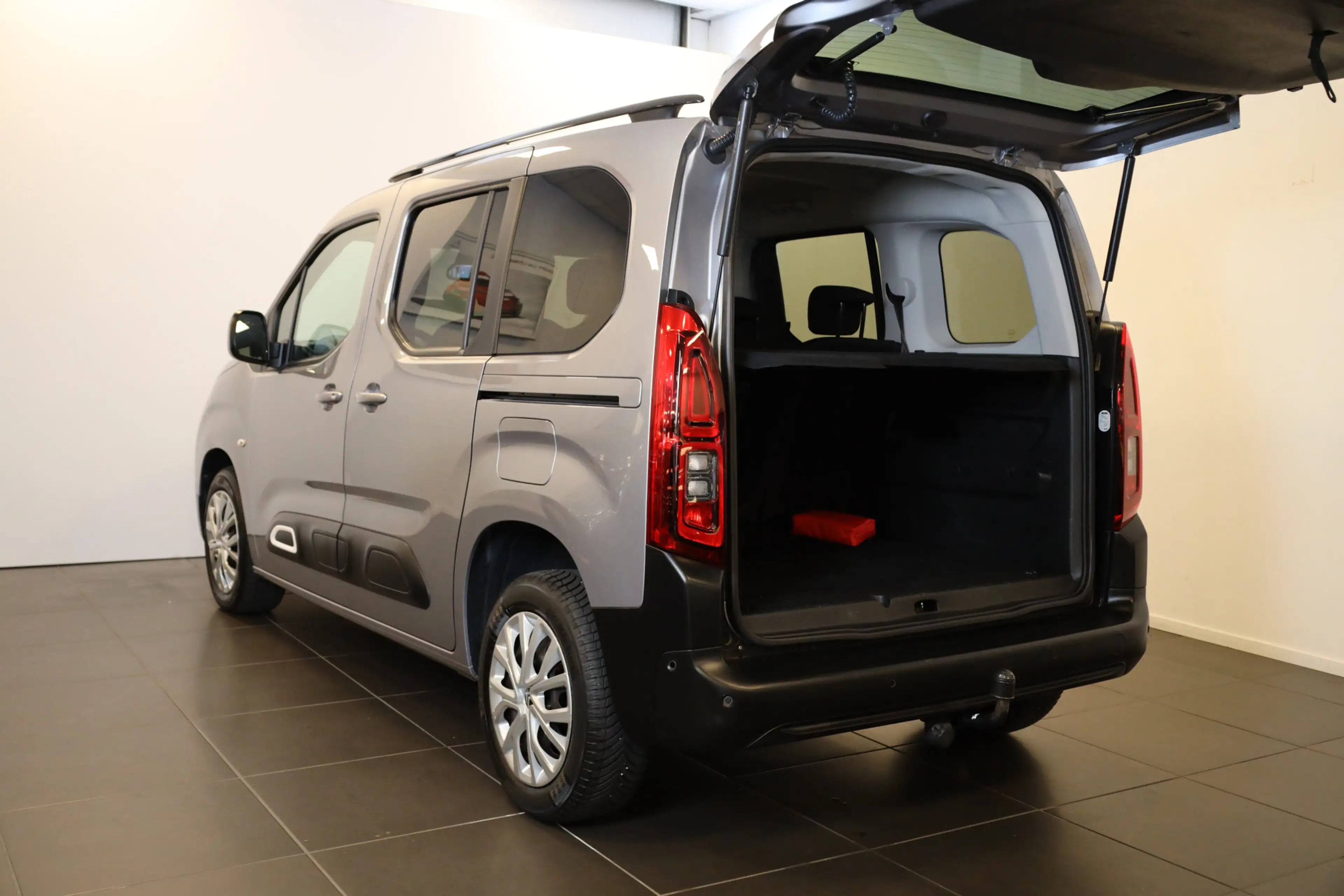 Citroen Berlingo PT 130 Shine Automaat-8 Trekhaak | Navi | Camera | — photo 4
