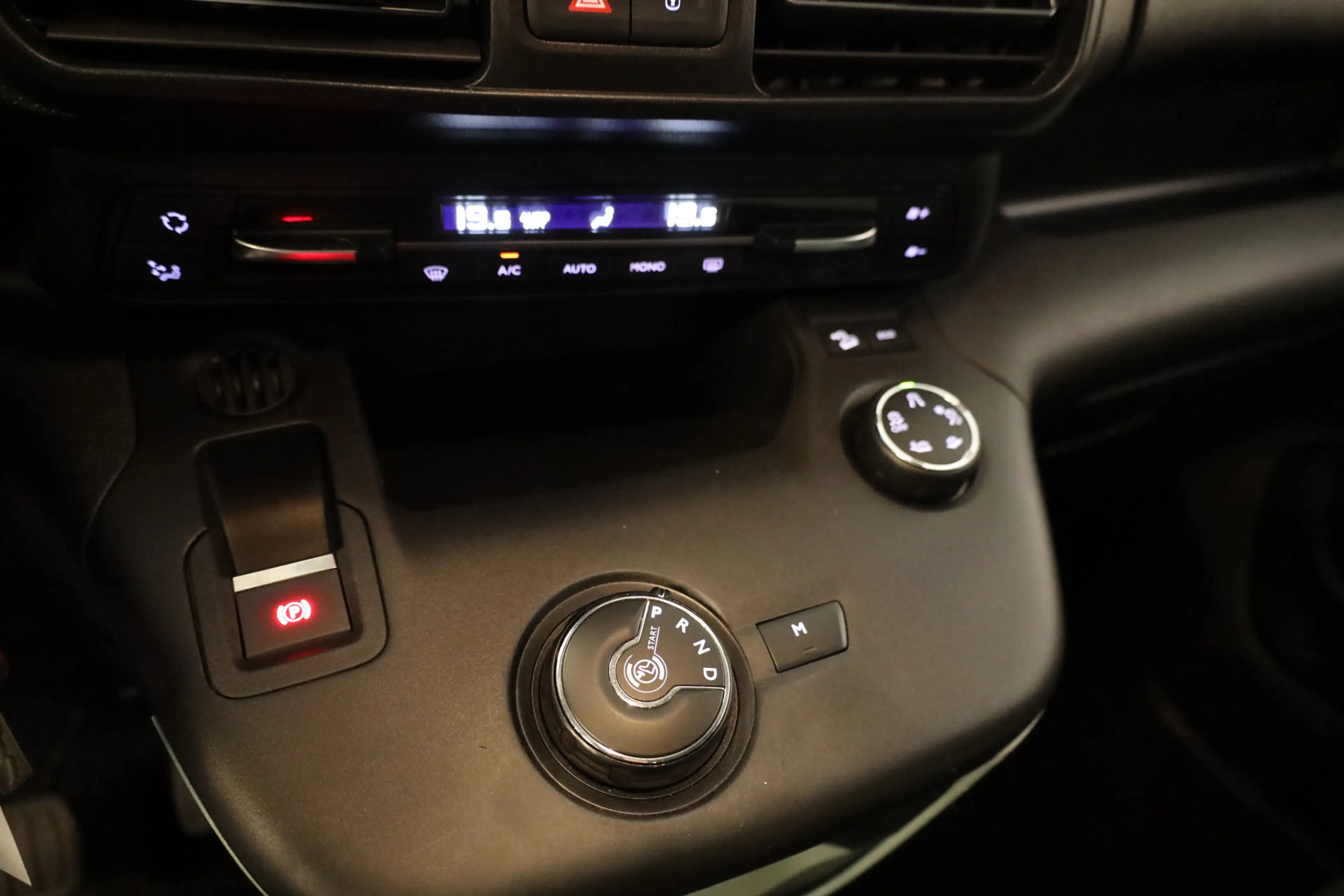 Citroen Berlingo PT 130 Shine Automaat-8 Trekhaak | Navi | Camera | — photo 18
