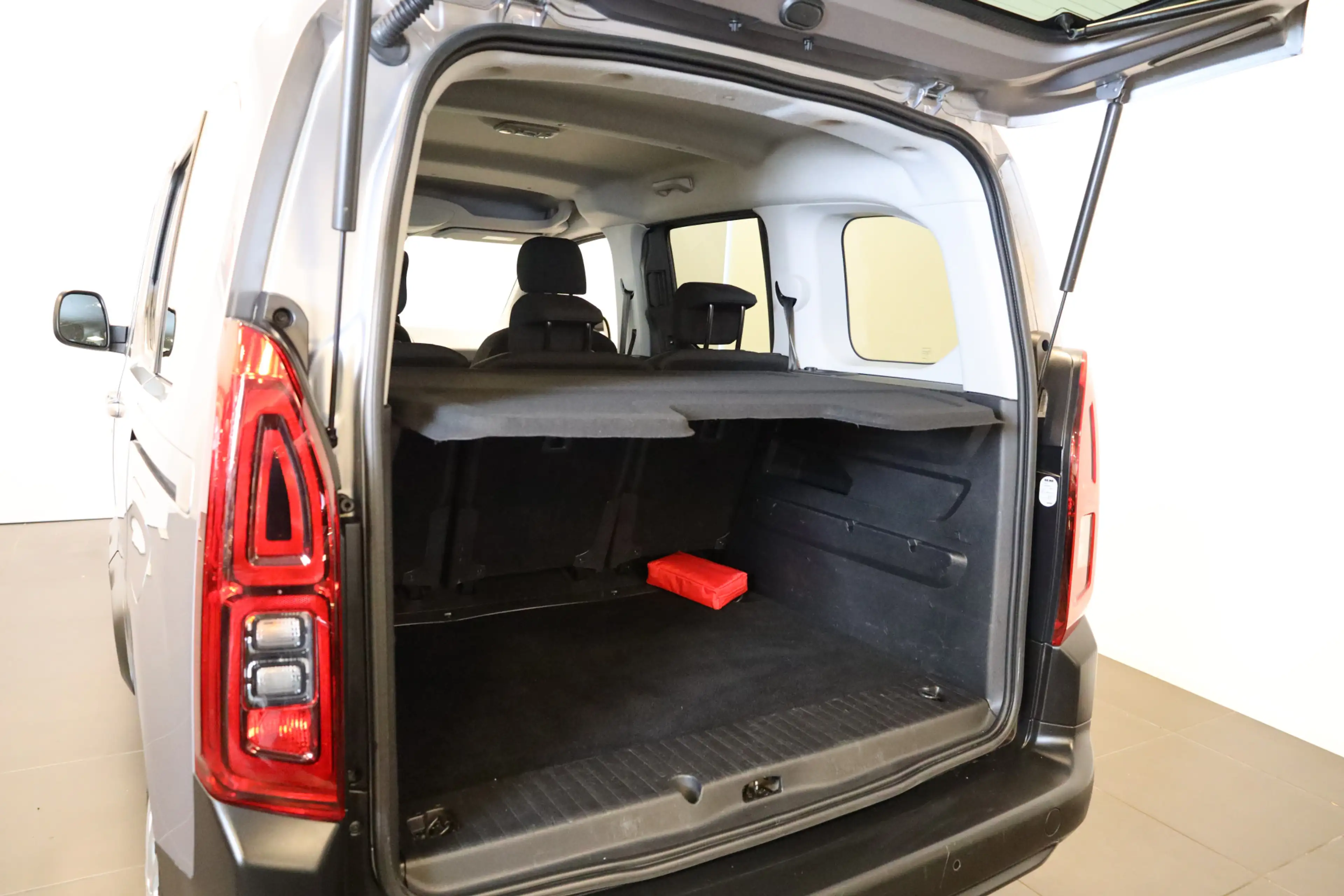 Citroen Berlingo PT 130 Shine Automaat-8 Trekhaak | Navi | Camera | — photo 21