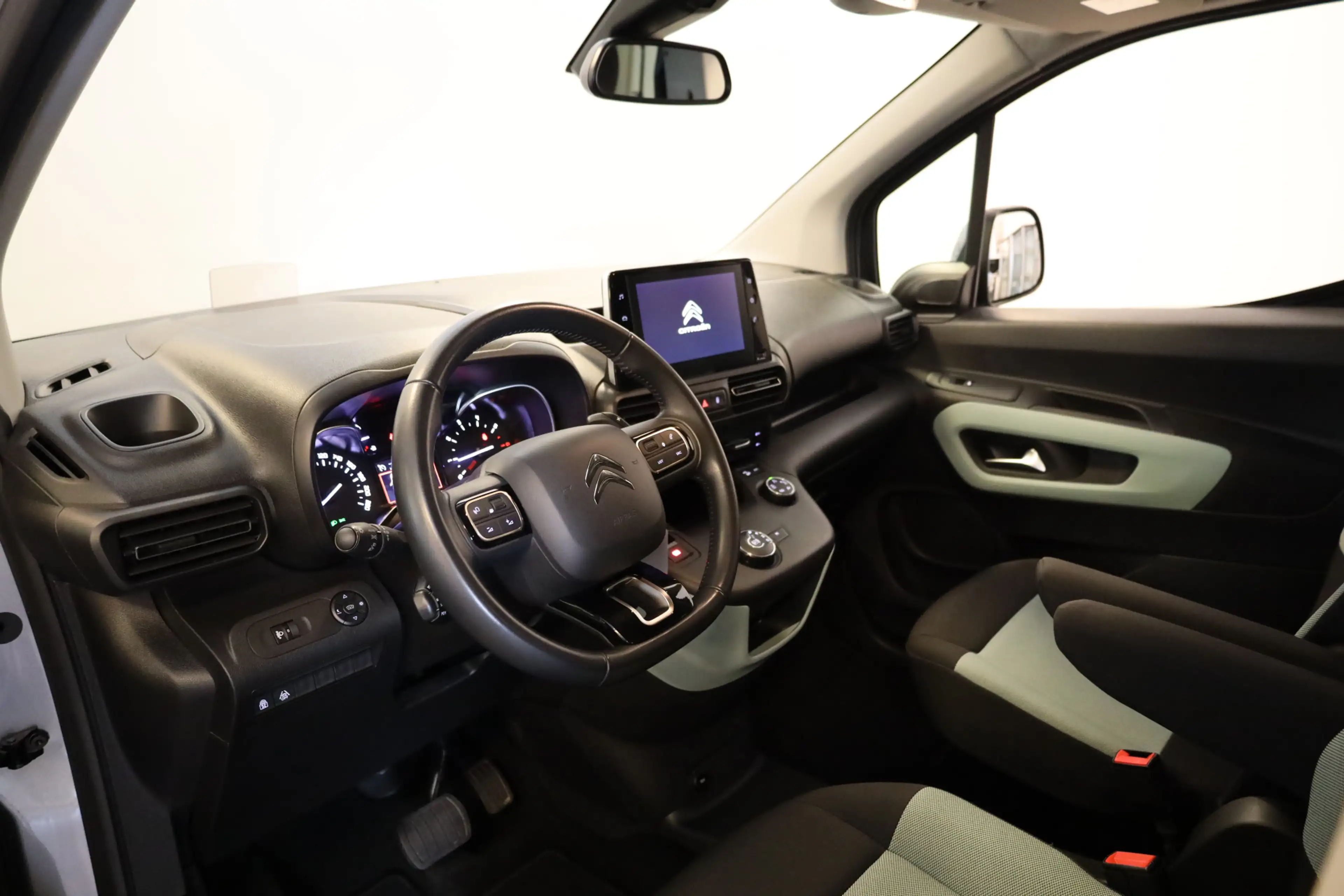 Citroen Berlingo PT 130 Shine Automaat-8 Trekhaak | Navi | Camera | — photo 16