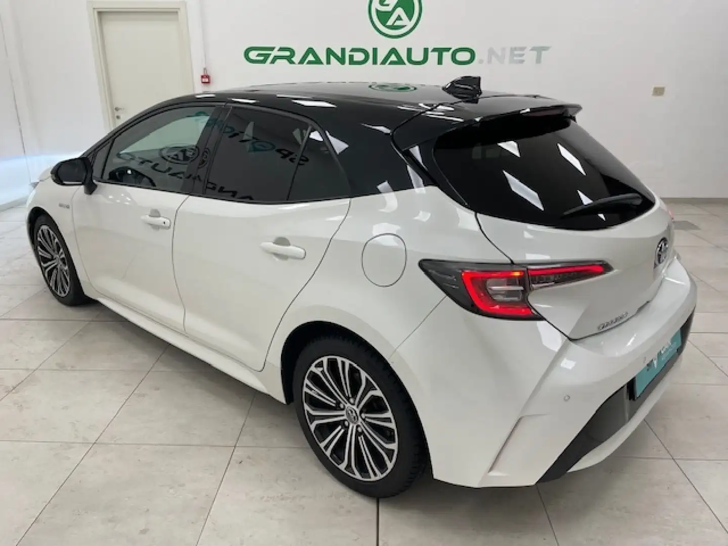 Toyota Corolla XII -  1.8h Business cvt Fehér - 2