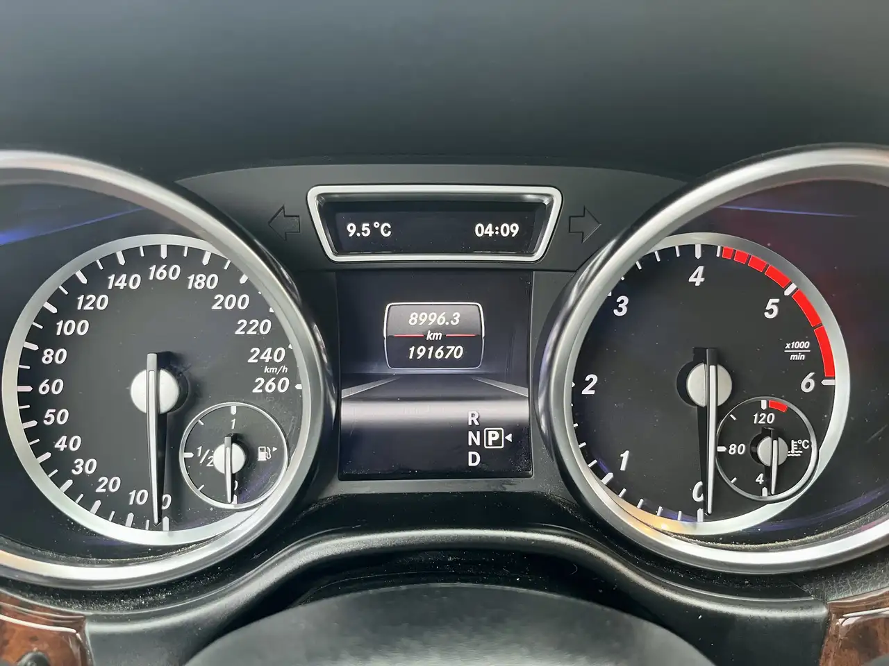 Mercedes-Benz M-Class снимка Mercedes-Benz M-Class