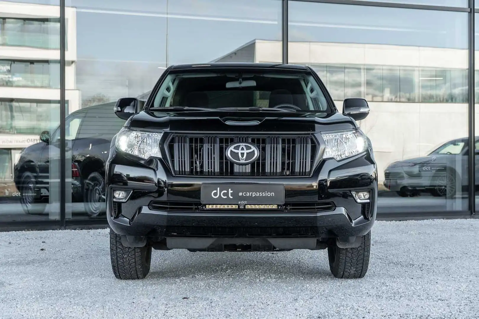 Toyota Land Cruiser 2.8D **44000 km** Manual 3 door version 1 Owner Schwarz - 2