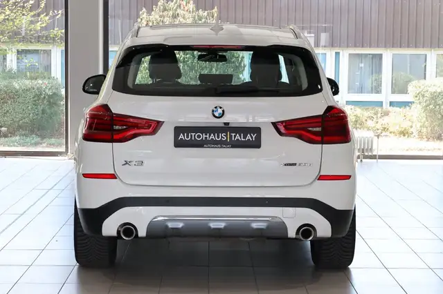 BMW X3 view 4