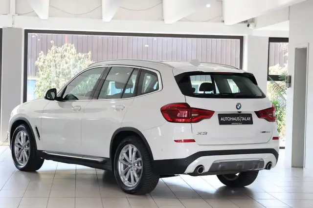 BMW X3 view 3