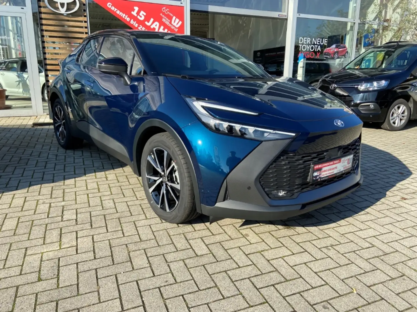 Toyota C-HR 2,0 l Hybrid Team D Navi LED 1.99% Technik Digital Bleu - 1