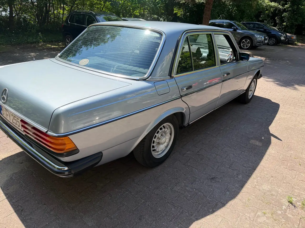 Mercedes-Benz 230 W123 Benziner Automatik, foto 1