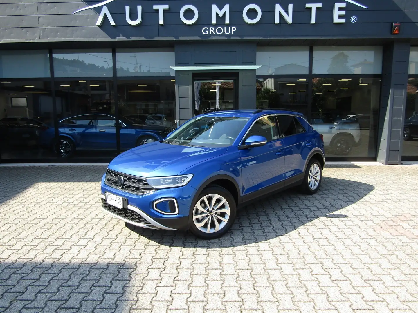 Volkswagen T-Roc 1.0 TSI LIFE 115CV CAMBIO MANUALE, NEOPATENTATI Blauw - 1