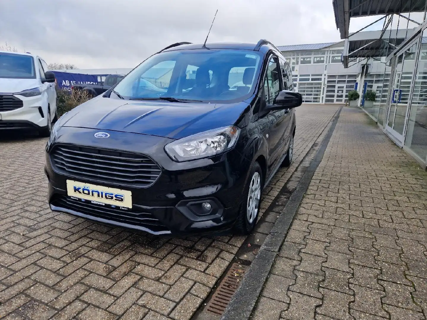 Ford Tourneo Courier Trend Schwarz - 1