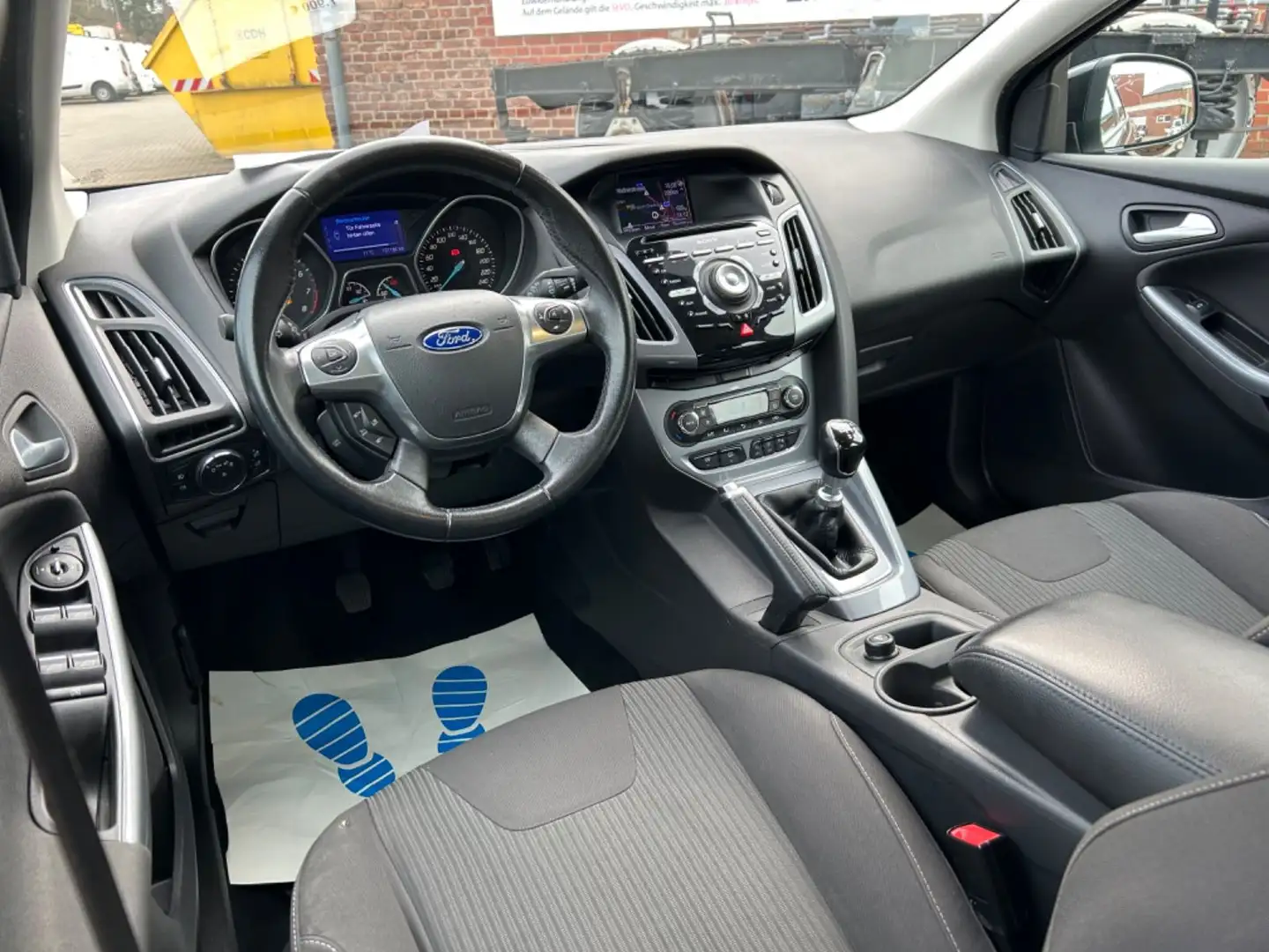 Ford Focus Turnier Titanium*Xenon* Navi*Scheckheft* Schwarz - 2