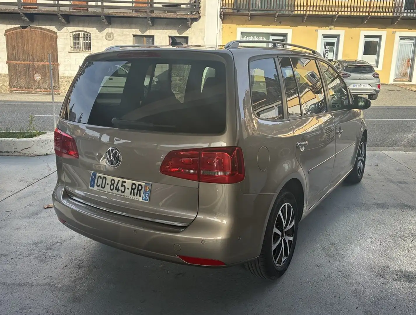 Volkswagen Touran 2.0 TDI 140 MATCH DSG6 Beige - 2
