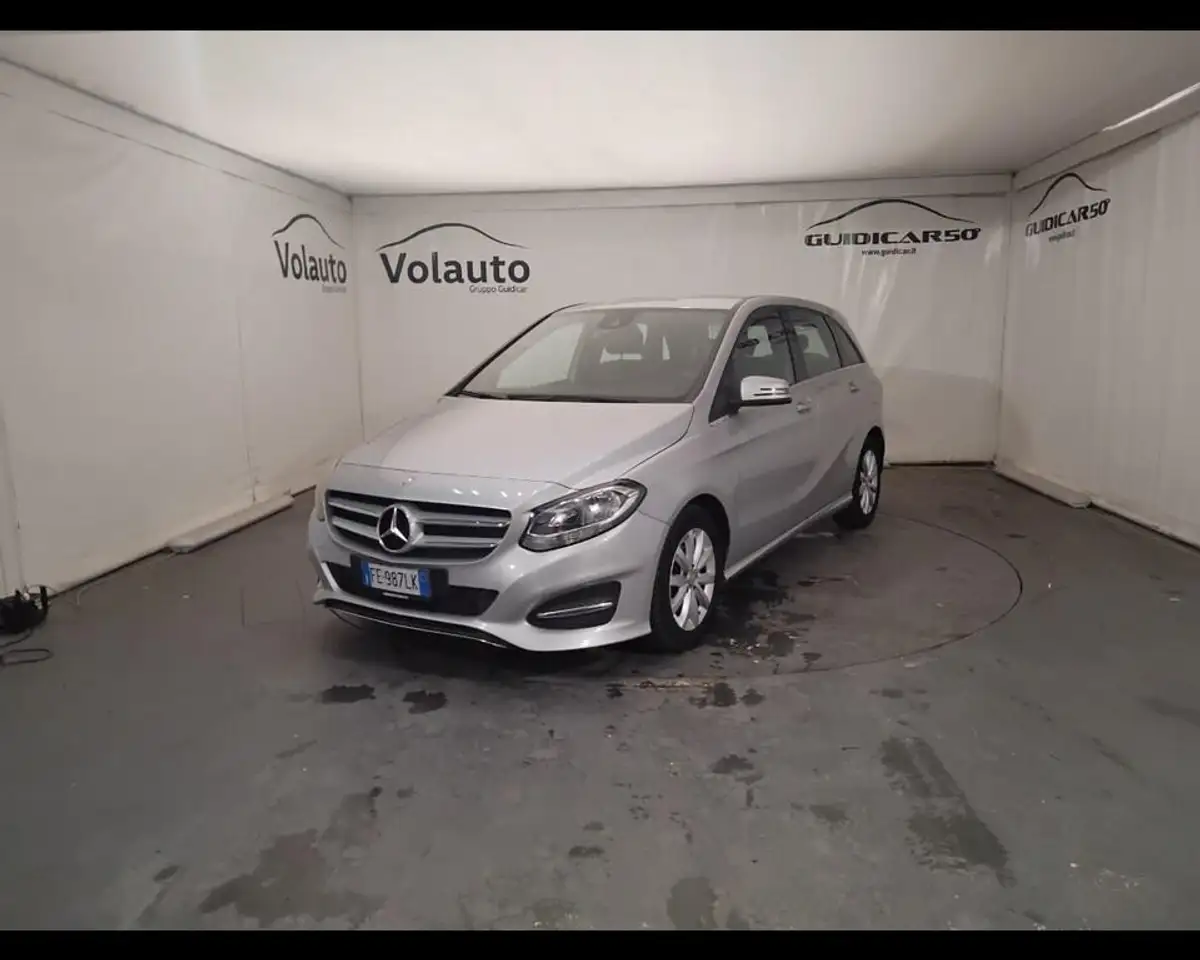 Mercedes-Benz B 180