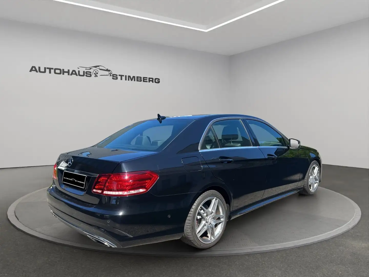 Mercedes-Benz E 250 CGI BlueEfficiency AMG-Line*AHK*NAVI*PDC* Noir - 2