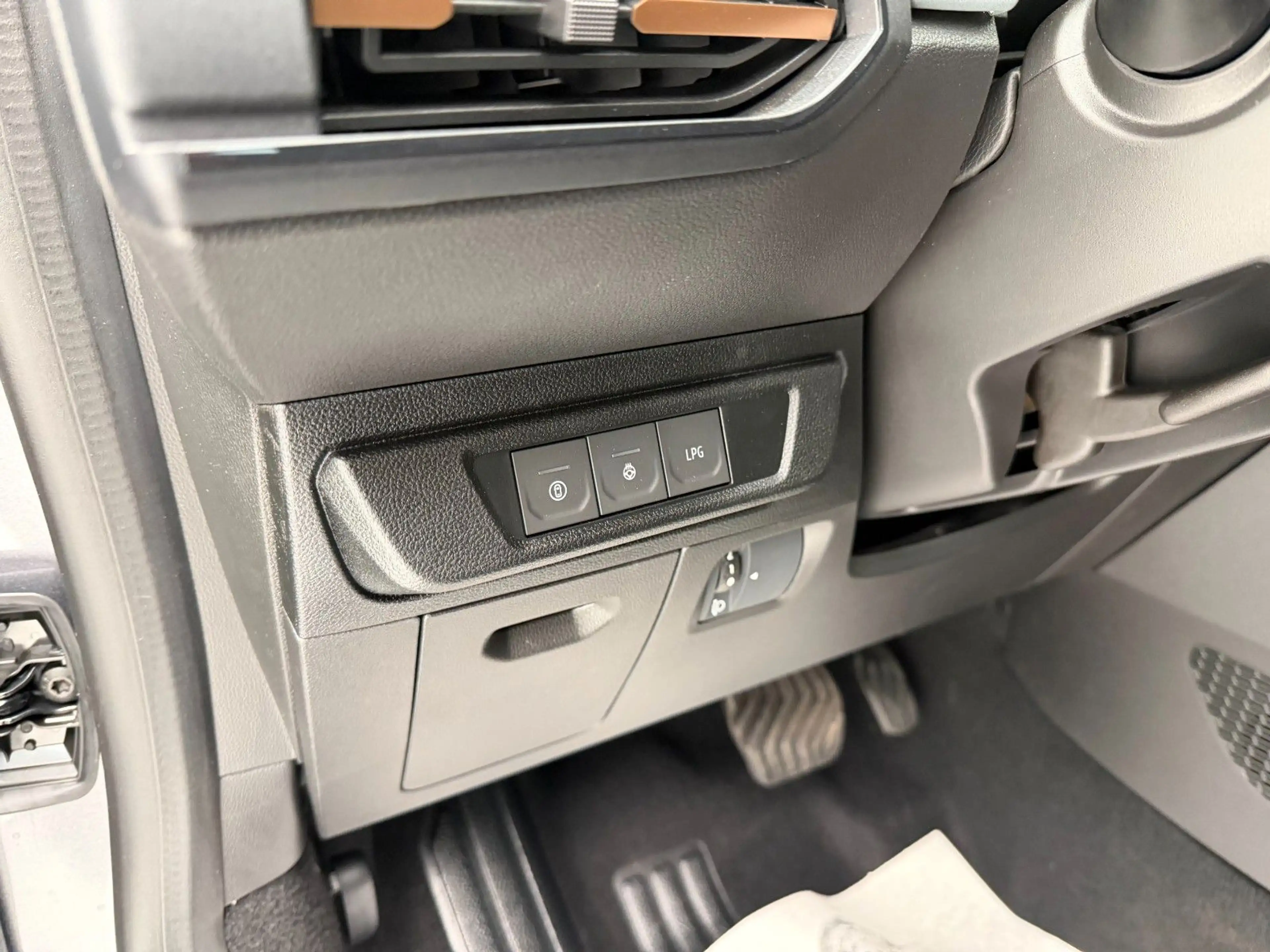 Dacia Sandero Stepway Extreme ECO-G 120 auto — photo 15
