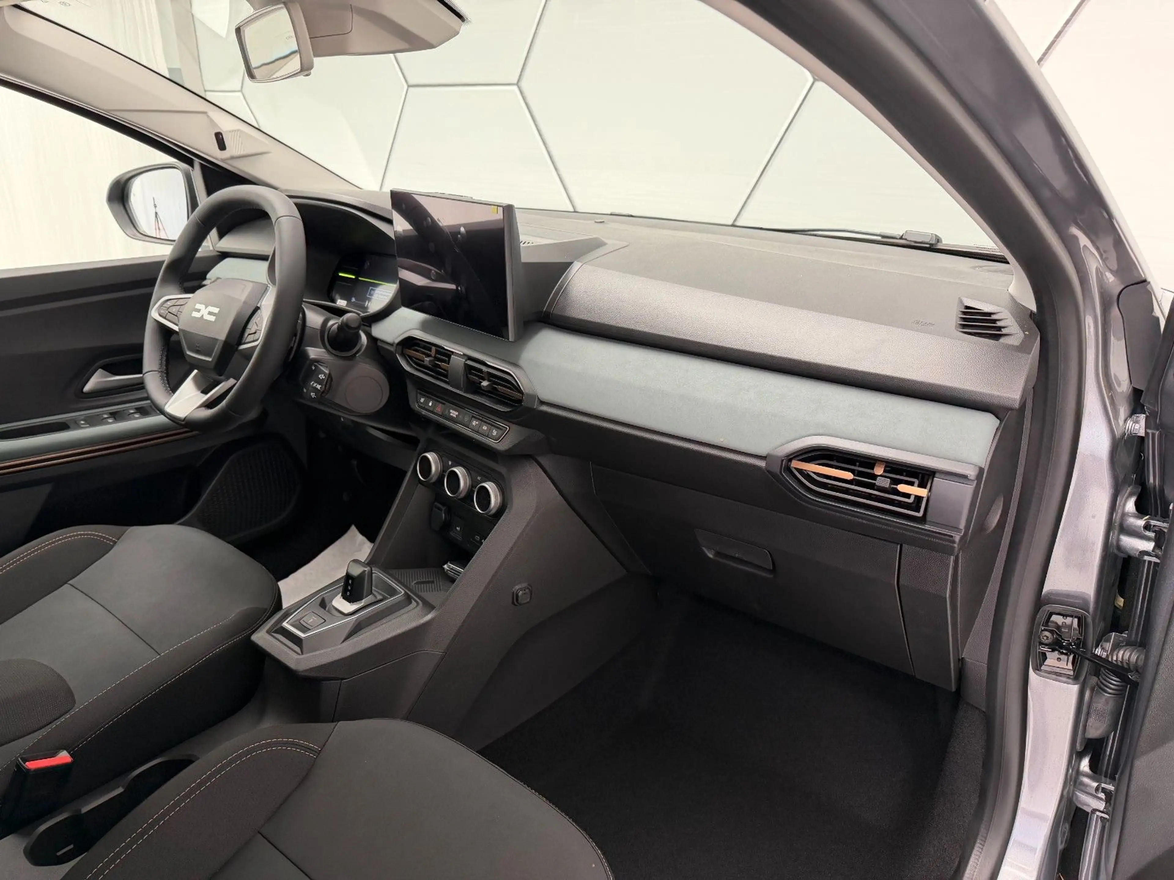 Dacia Sandero Stepway Extreme ECO-G 120 auto — photo 19