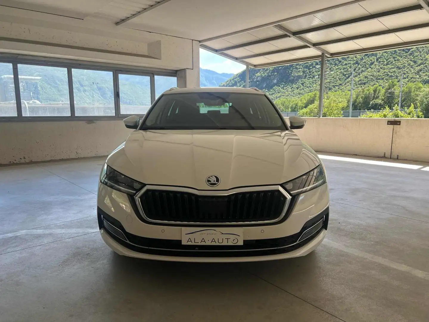 Skoda Octavia 2.0 TDI SCR 150 CV DSG Wagon Executive Wit - 1