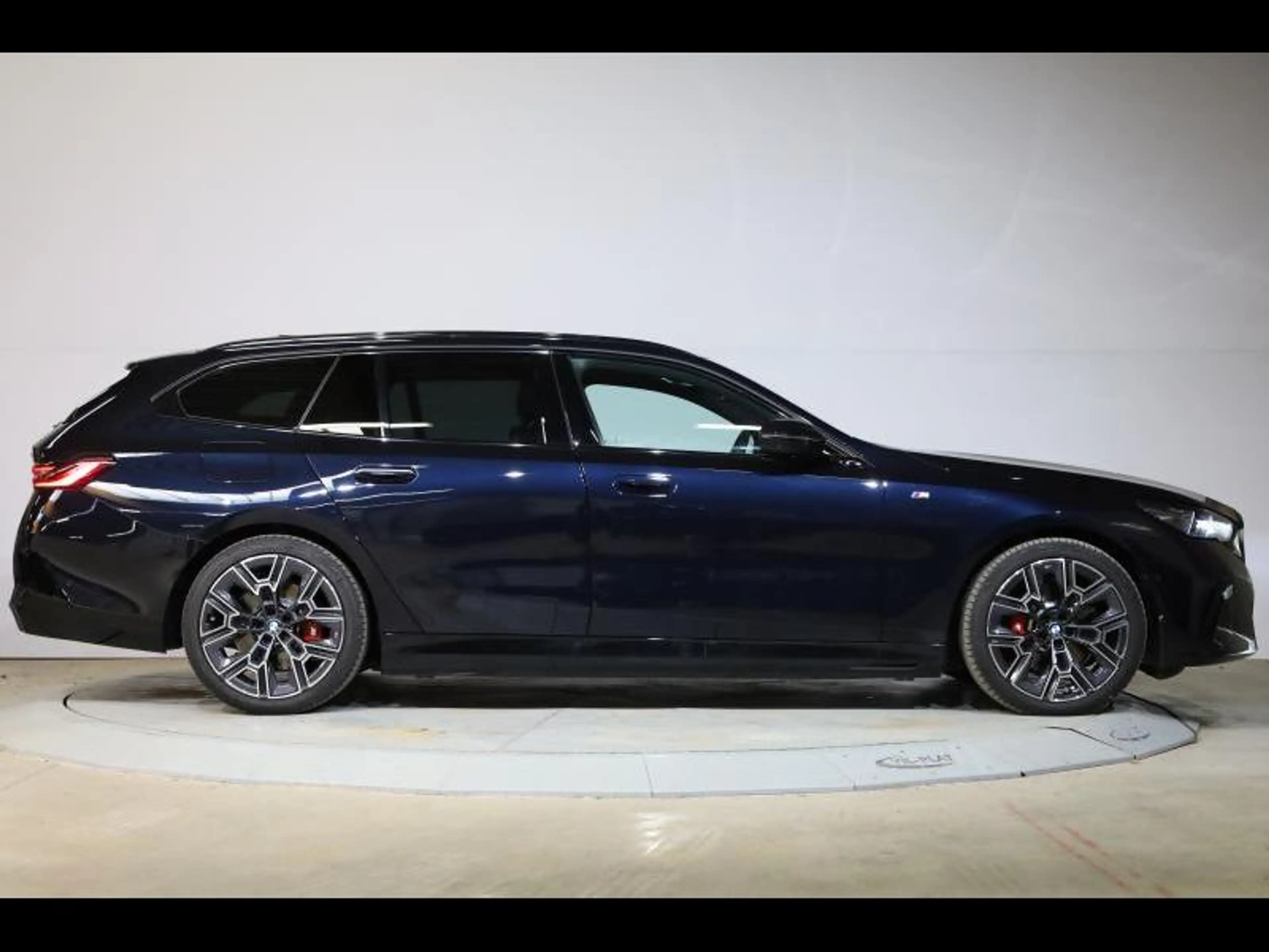 BMW 530 e Touring Kit M Sport — photo 3