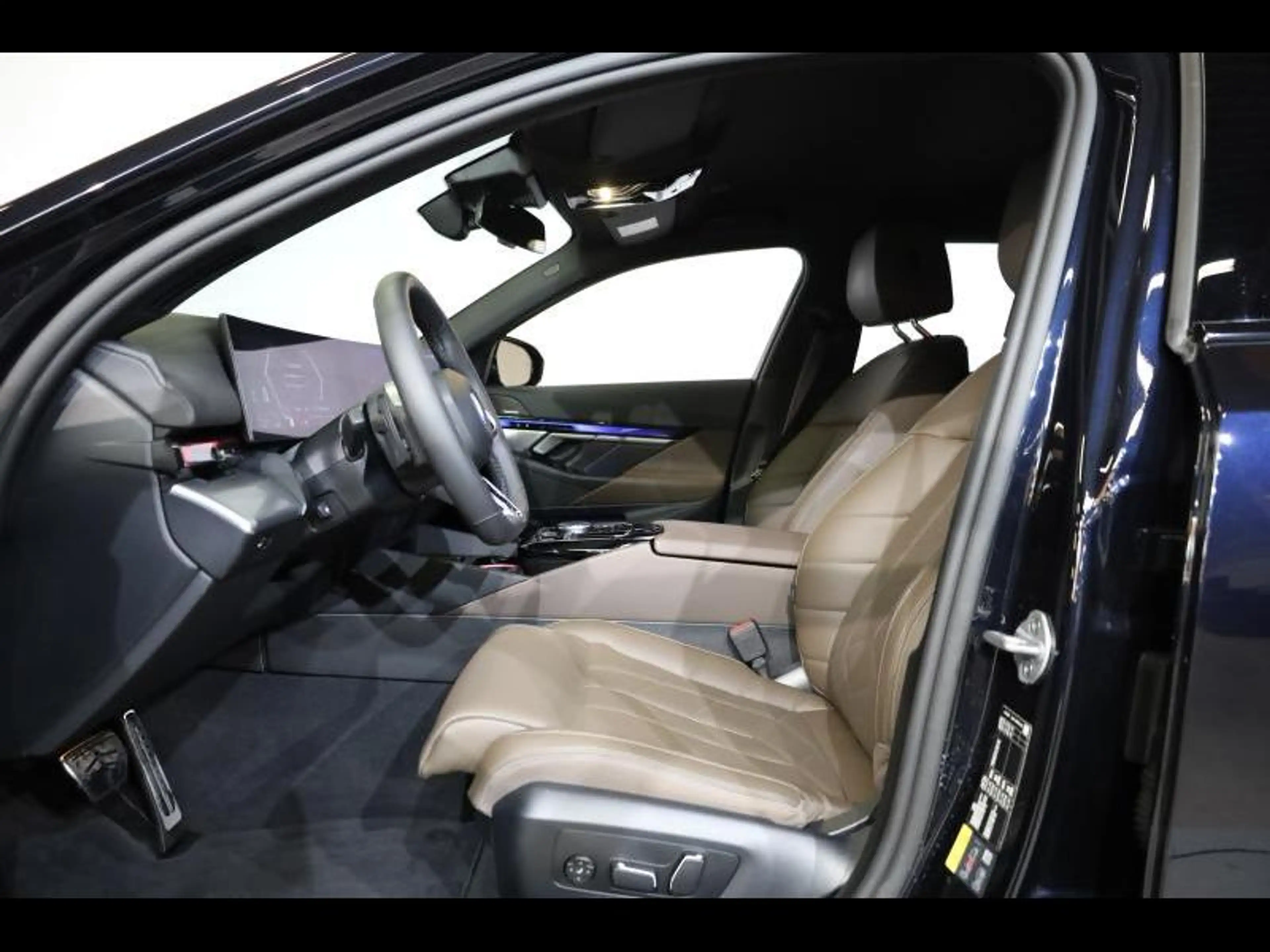 BMW 530 e Touring Kit M Sport — photo 9