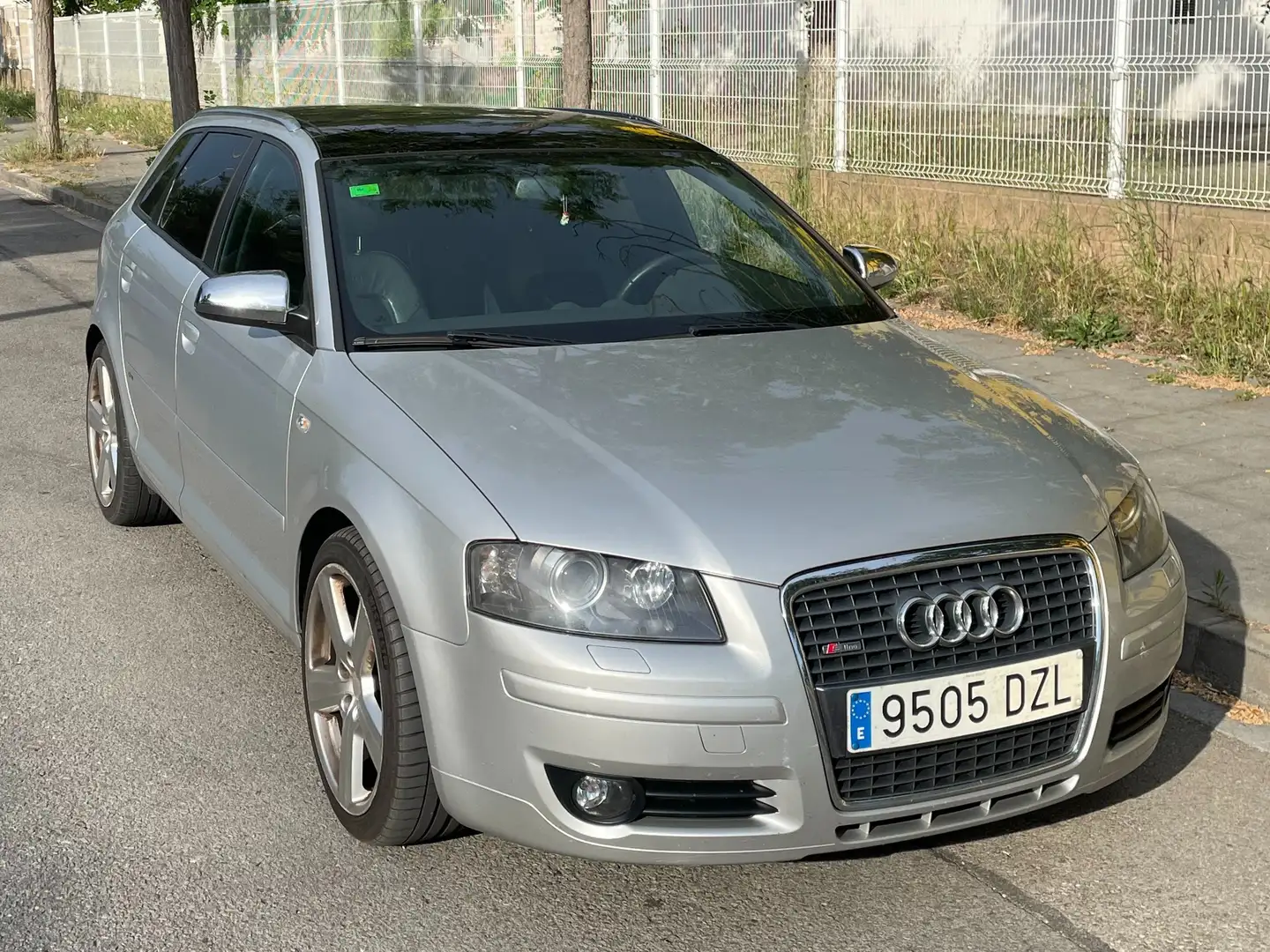 Audi A3 A3 Sportback 3.2 V6 Ambition quattro S-T Ambition Argent - 2
