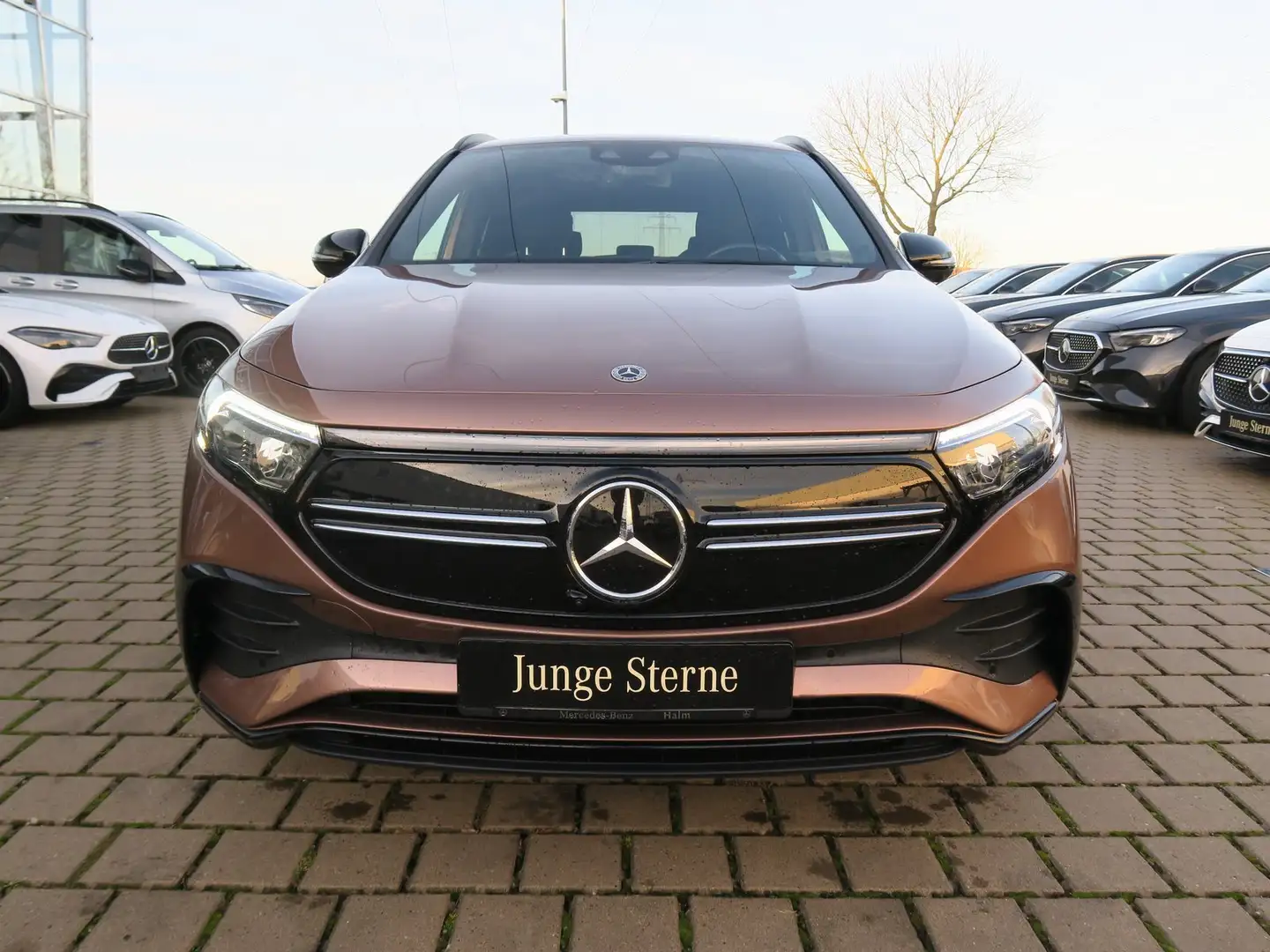 Mercedes-Benz EQA 350 4MATIC AMG Line AHK Easy-Pack 360° Gold - 2