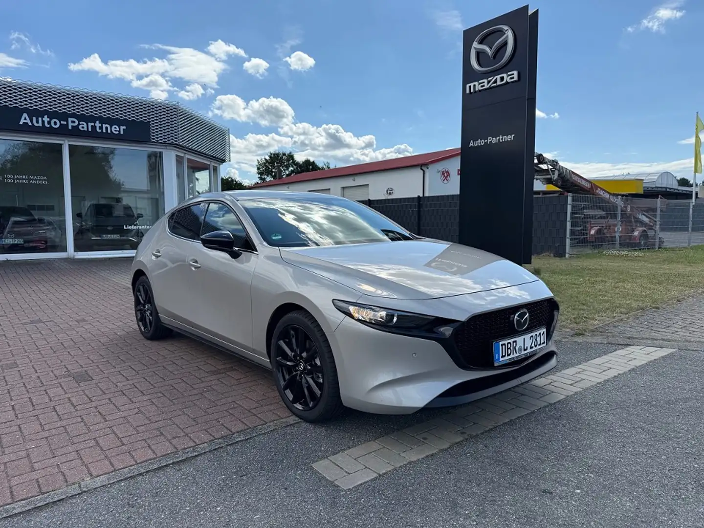 Mazda 3 2.5L e-SKYACTIV G 140ps 6AT Homura Beige - 1