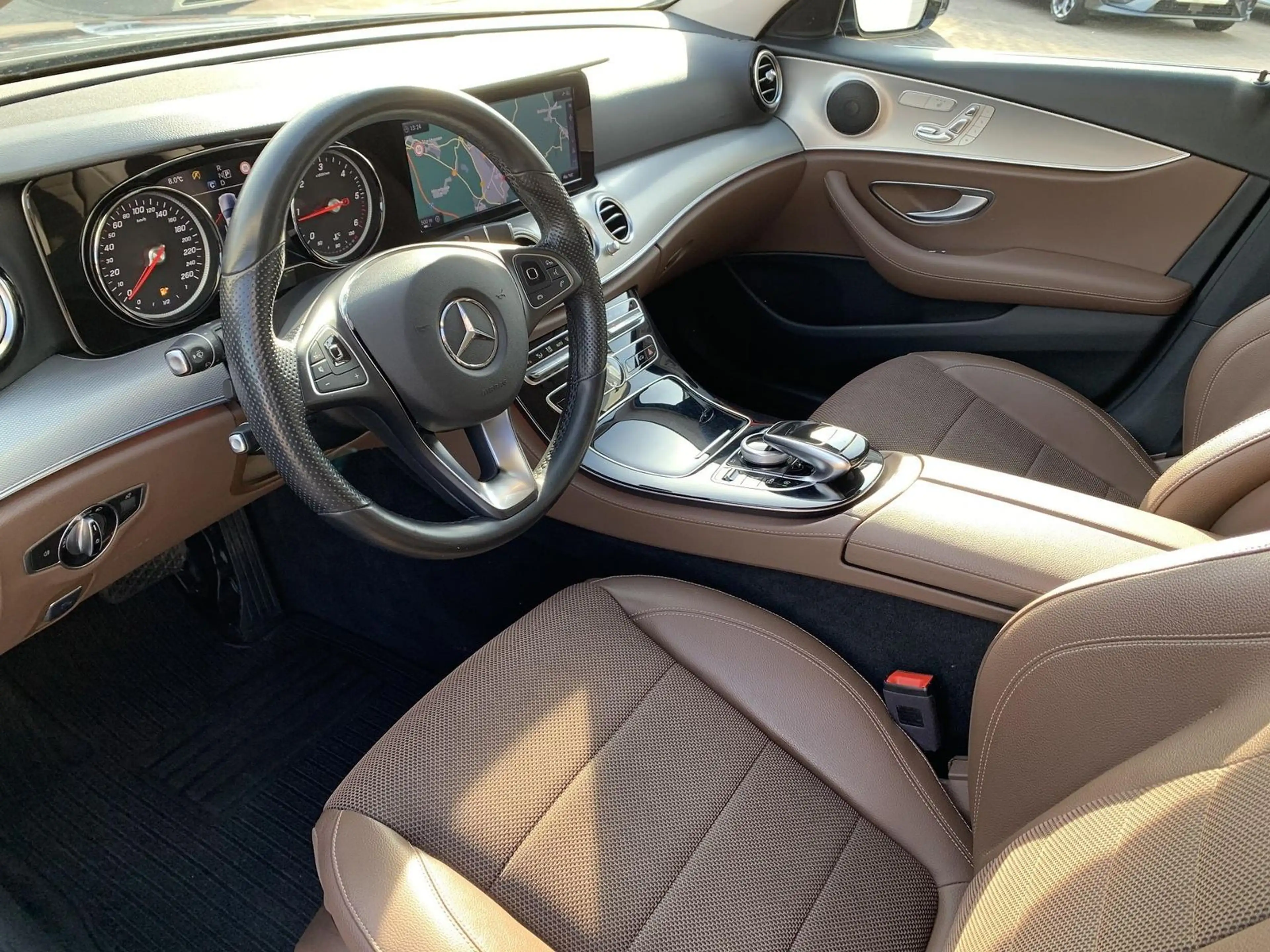 Mercedes-Benz E 350 E350 d T-Modell Avantg. AHK+RFK+NAV+MBEAM+MEMORY — photo 11