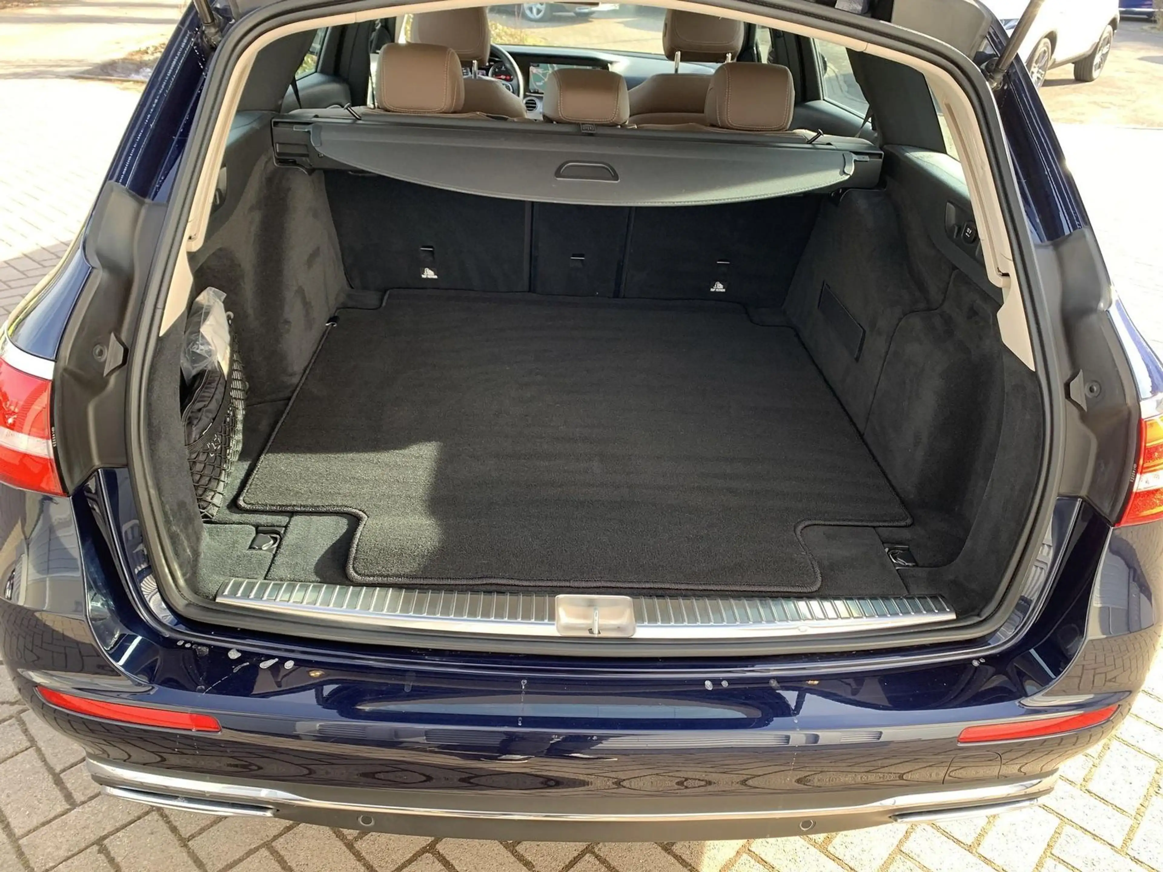 Mercedes-Benz E 350 E350 d T-Modell Avantg. AHK+RFK+NAV+MBEAM+MEMORY — photo 6