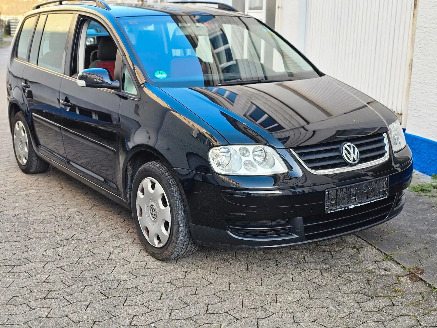 Volkswagen Touran Trendline 7 Sitzer Klima crna - 1