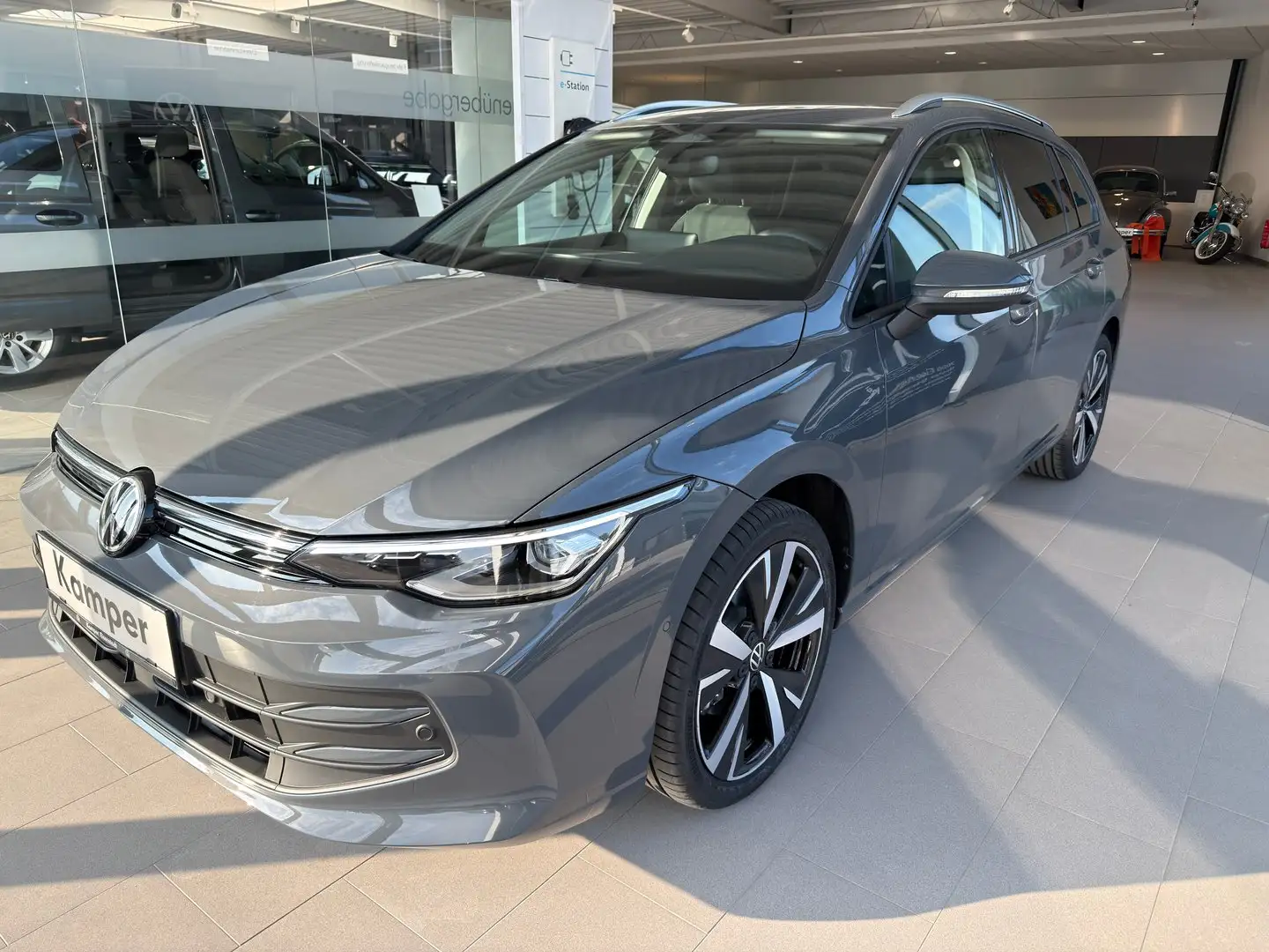 Volkswagen Golf Variant Business mHeV DSG Grau - 1