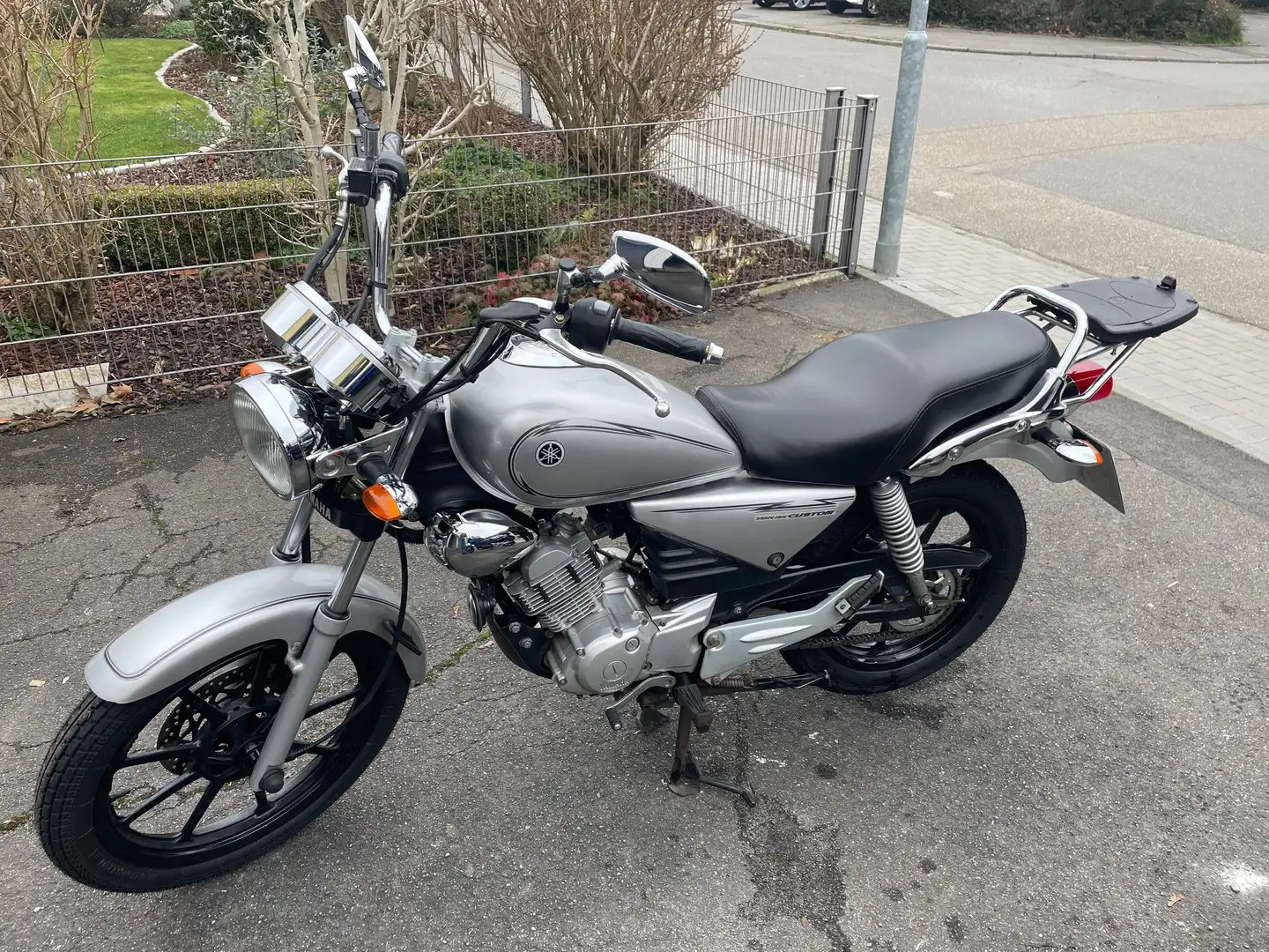 Yamaha YBR 125 Yamaha YBR 125 mit TÜV Zilver - 1