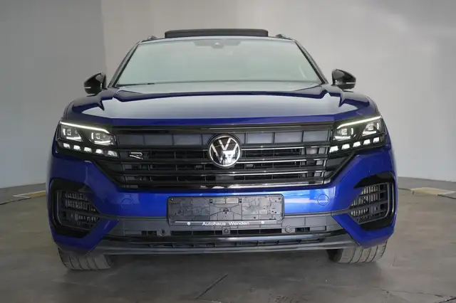 Volkswagen Touareg view 2
