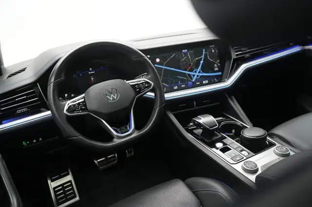 Volkswagen Touareg view 13
