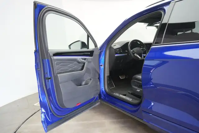 Volkswagen Touareg view 12