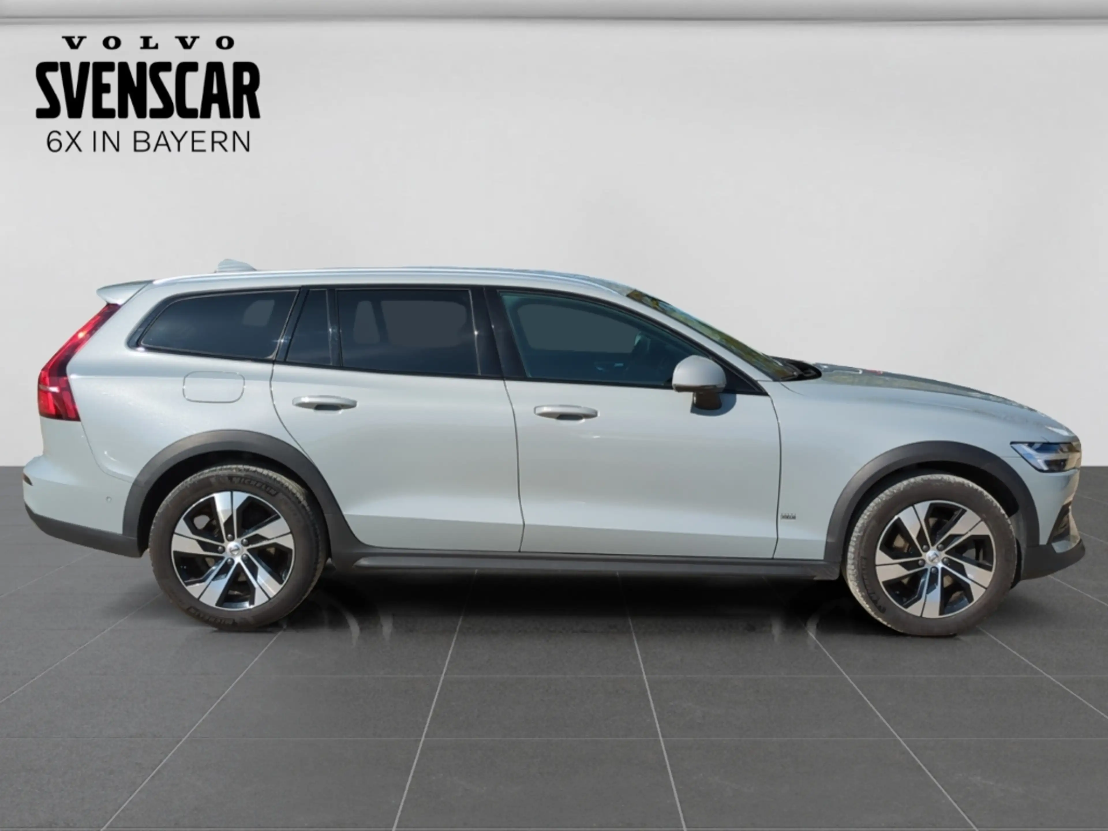 Volvo V60 Cross Country Cross Country Plus AWD StandHZG AHK Digitales Cock — photo 6