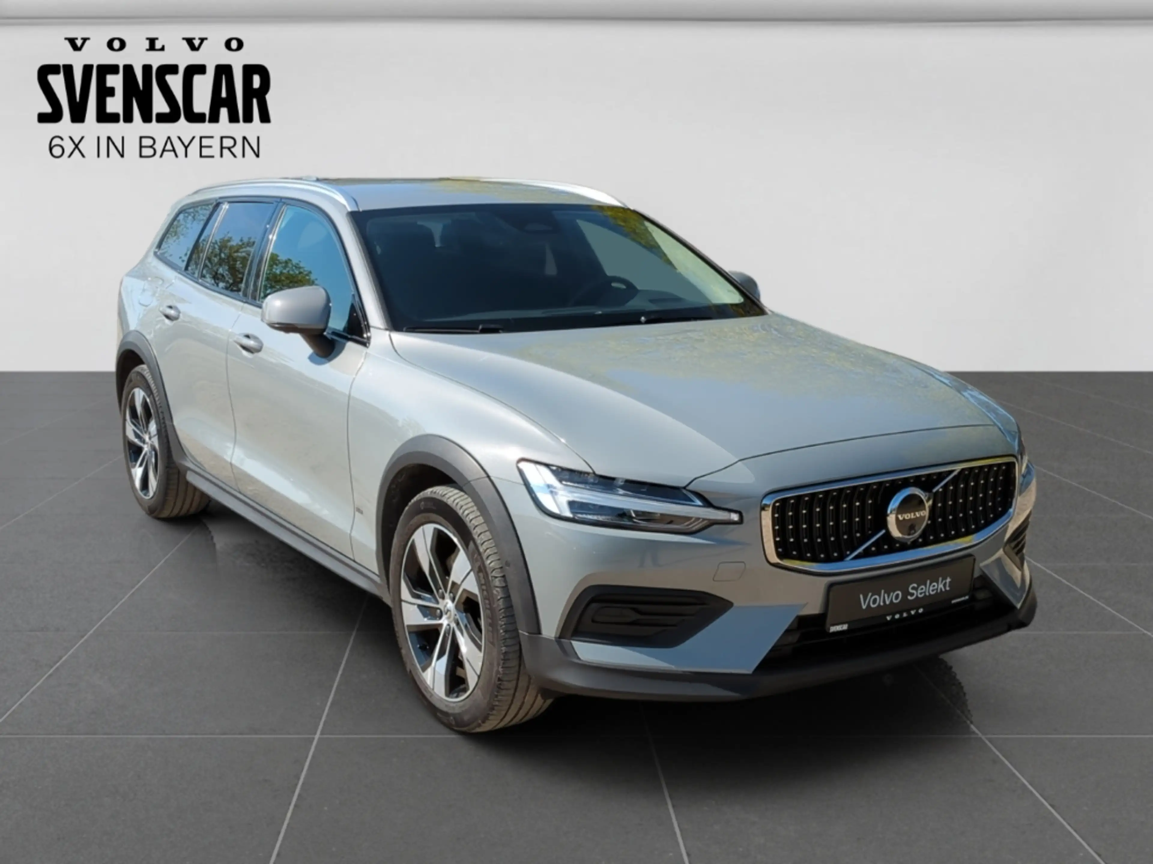 Volvo V60 Cross Country Cross Country Plus AWD StandHZG AHK Digitales Cock — photo 7