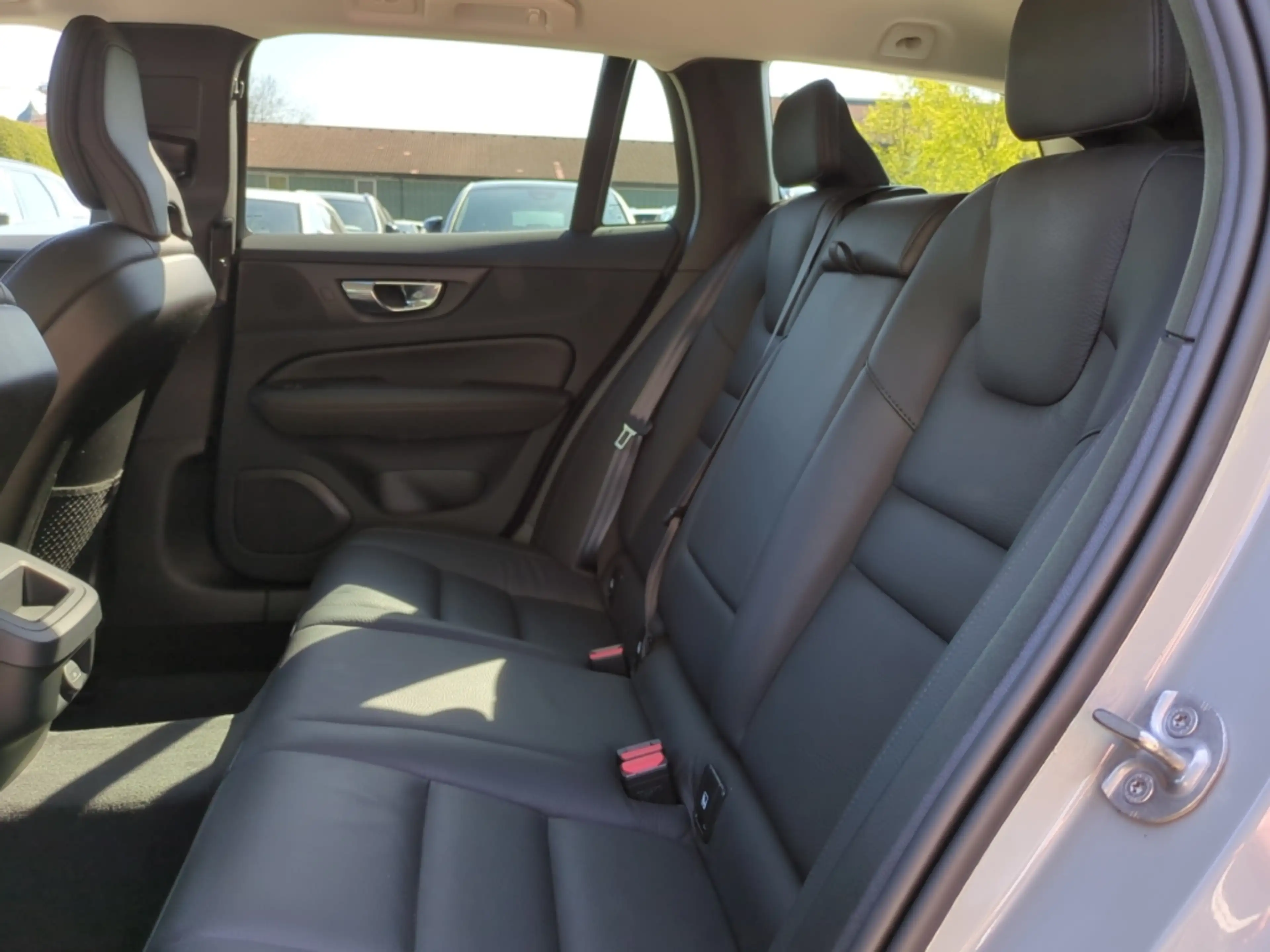 Volvo V60 Cross Country Cross Country Plus AWD StandHZG AHK Digitales Cock — photo 11
