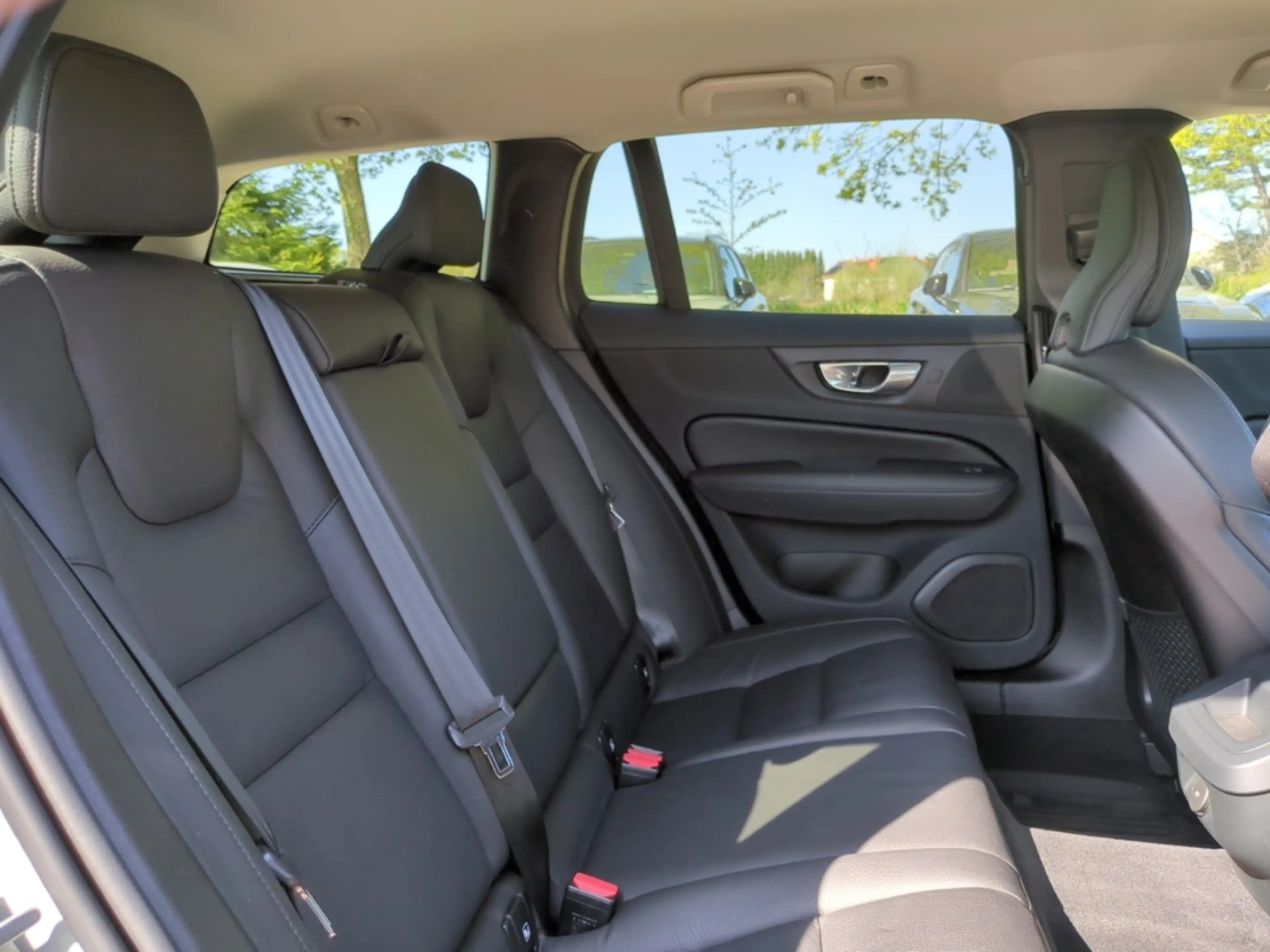 Volvo V60 Cross Country Cross Country Plus AWD StandHZG AHK Digitales Cock — photo 12