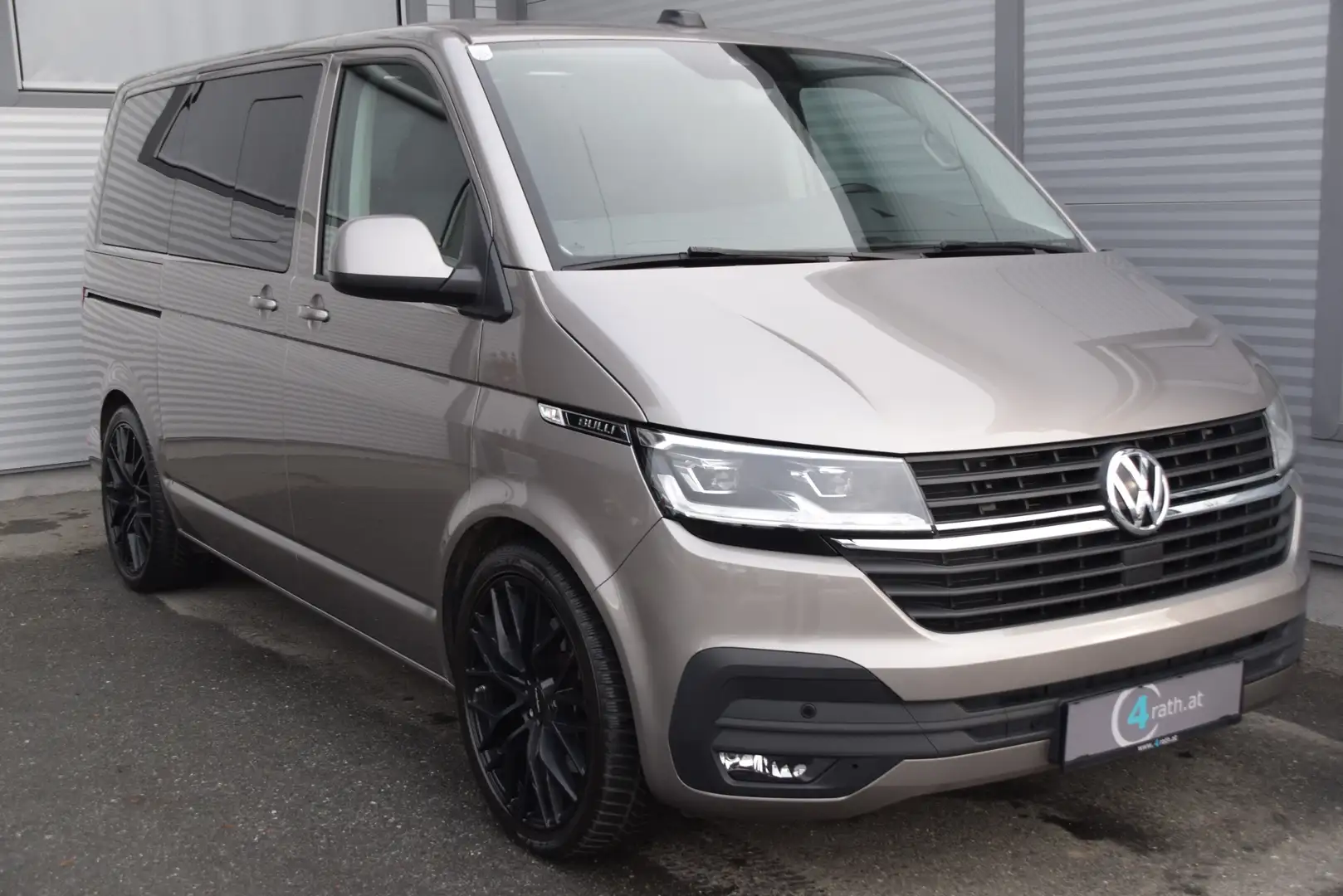 Volkswagen T6.1 Caravelle KR 2,0 TDI DSG LED/AHK/ACC/2x S-TÜR Bej - 2