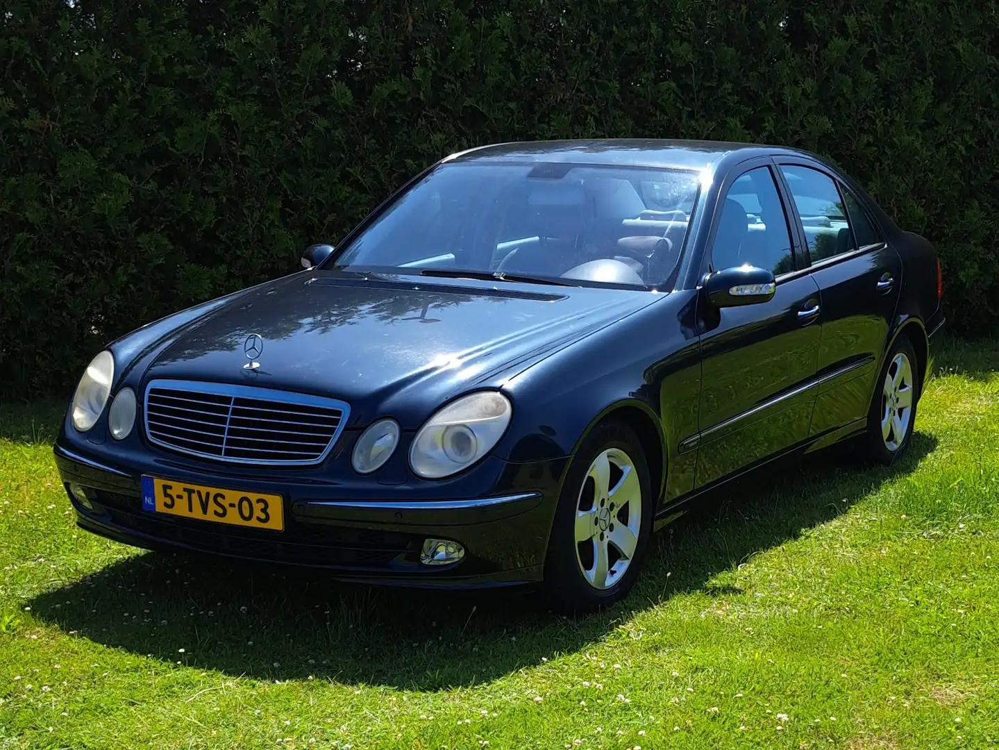 Mercedes-Benz E 240 Avantgarde Zwart - 1