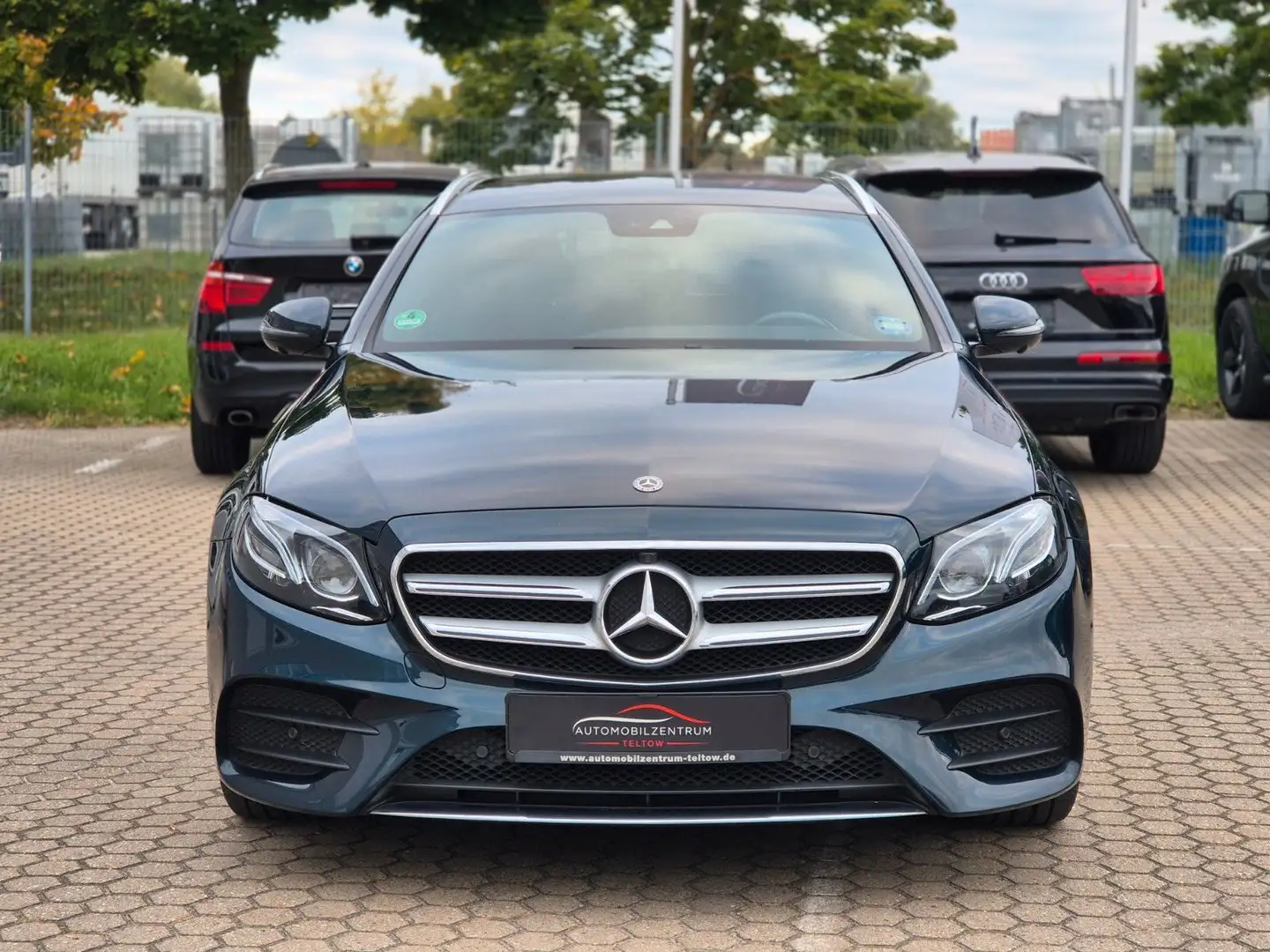 Mercedes-Benz E 400 4Matic AMG Line 360° Multibeam Ambiente Blau - 2