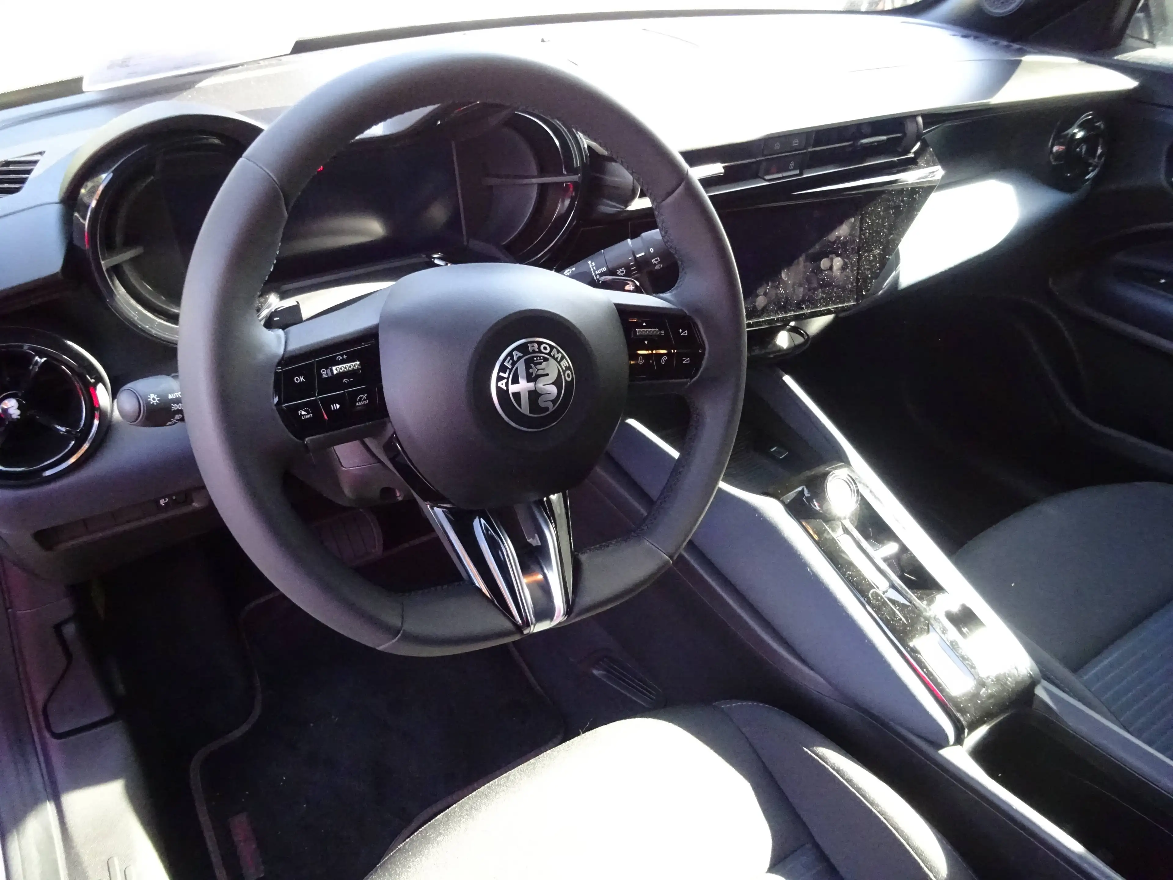 Alfa Romeo Junior Junior Ibrida Junior 1.2 MHEV e-DCT6 Junior — photo 8