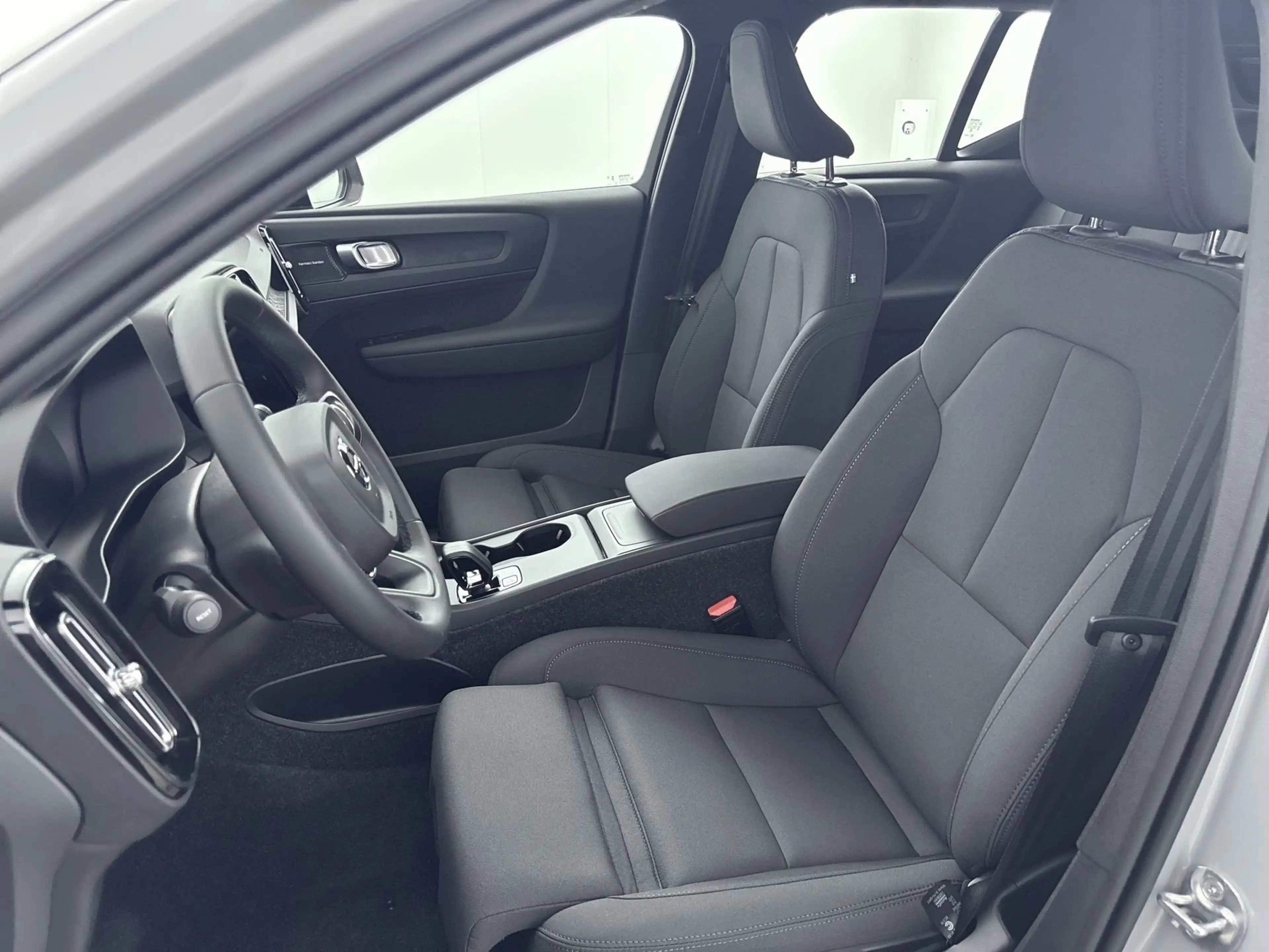 Volvo EX40 Extended Range Plus Black Edition | 20 inch LM | H — photo 12