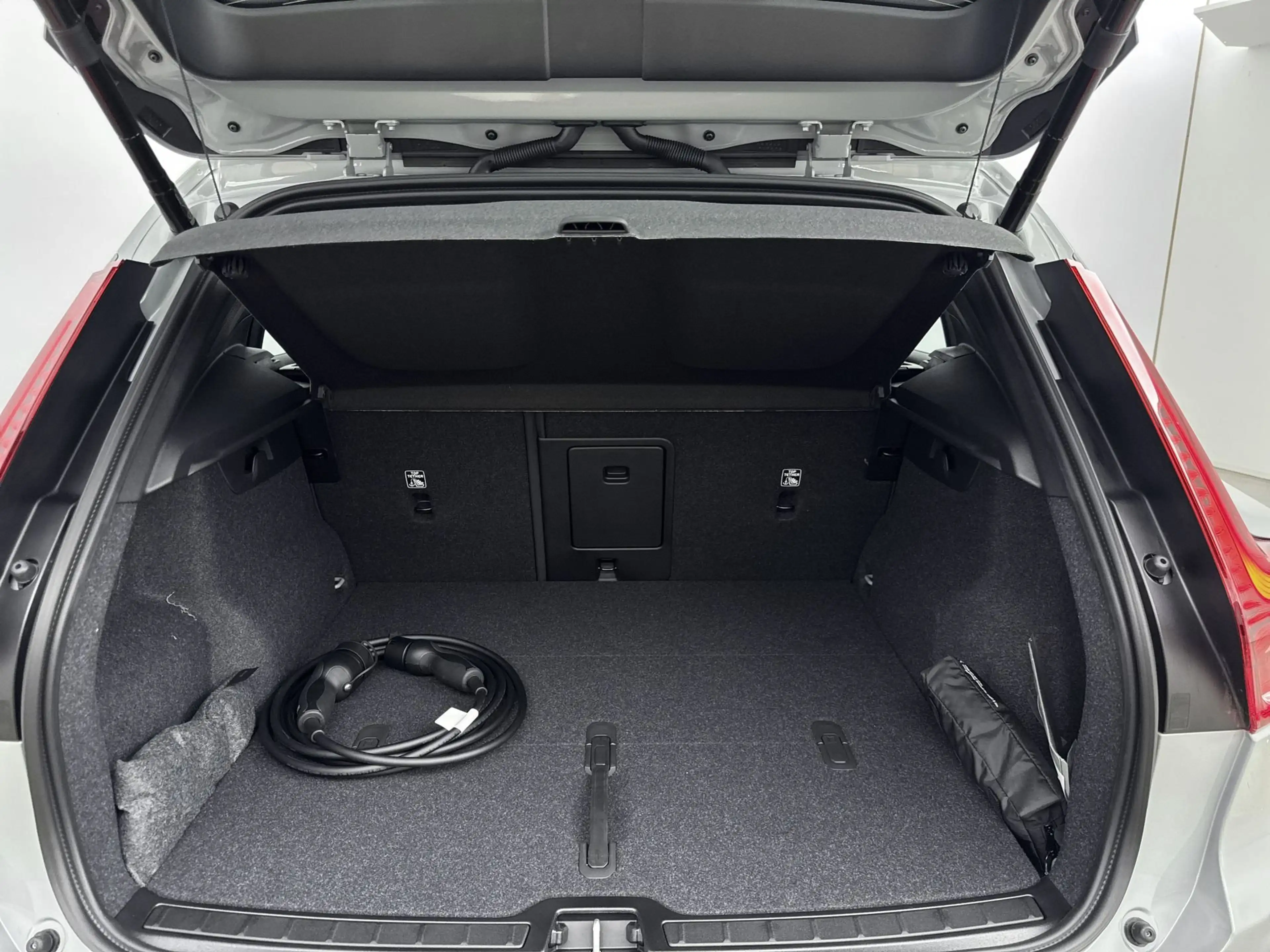 Volvo EX40 Extended Range Plus Black Edition | 20 inch LM | H — photo 28