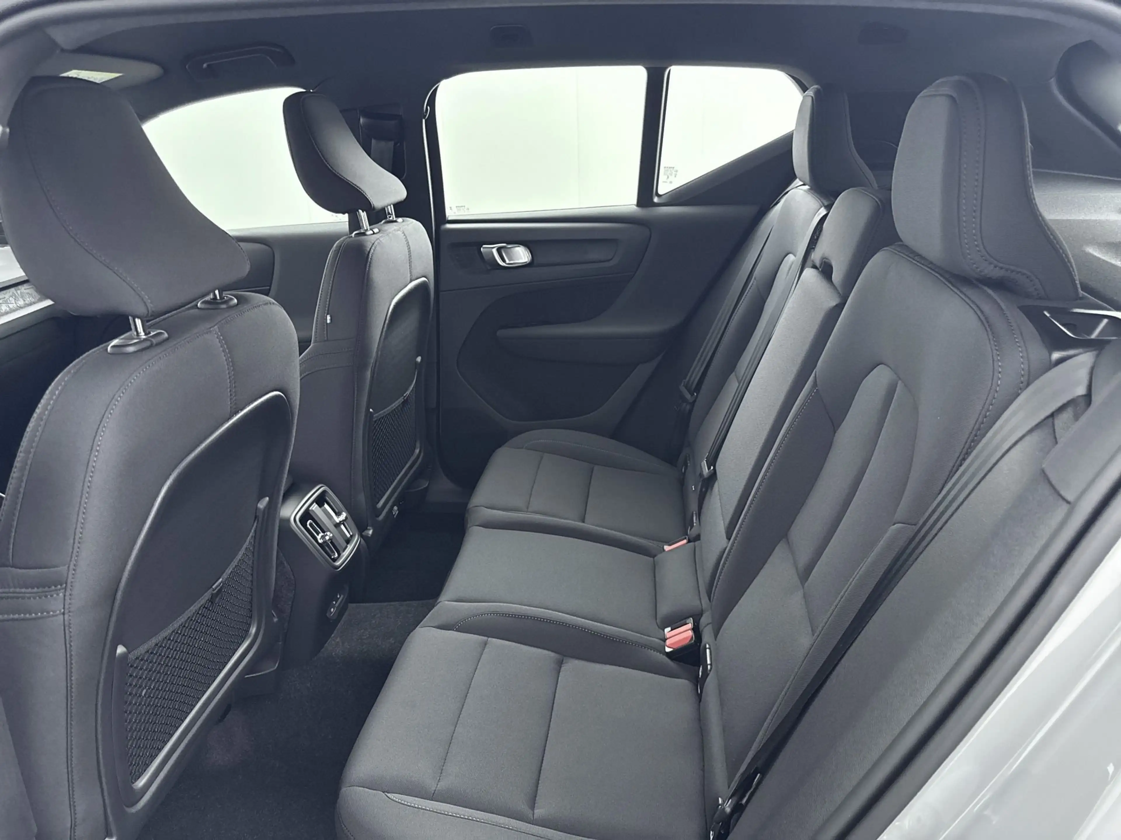 Volvo EX40 Extended Range Plus Black Edition | 20 inch LM | H — photo 15