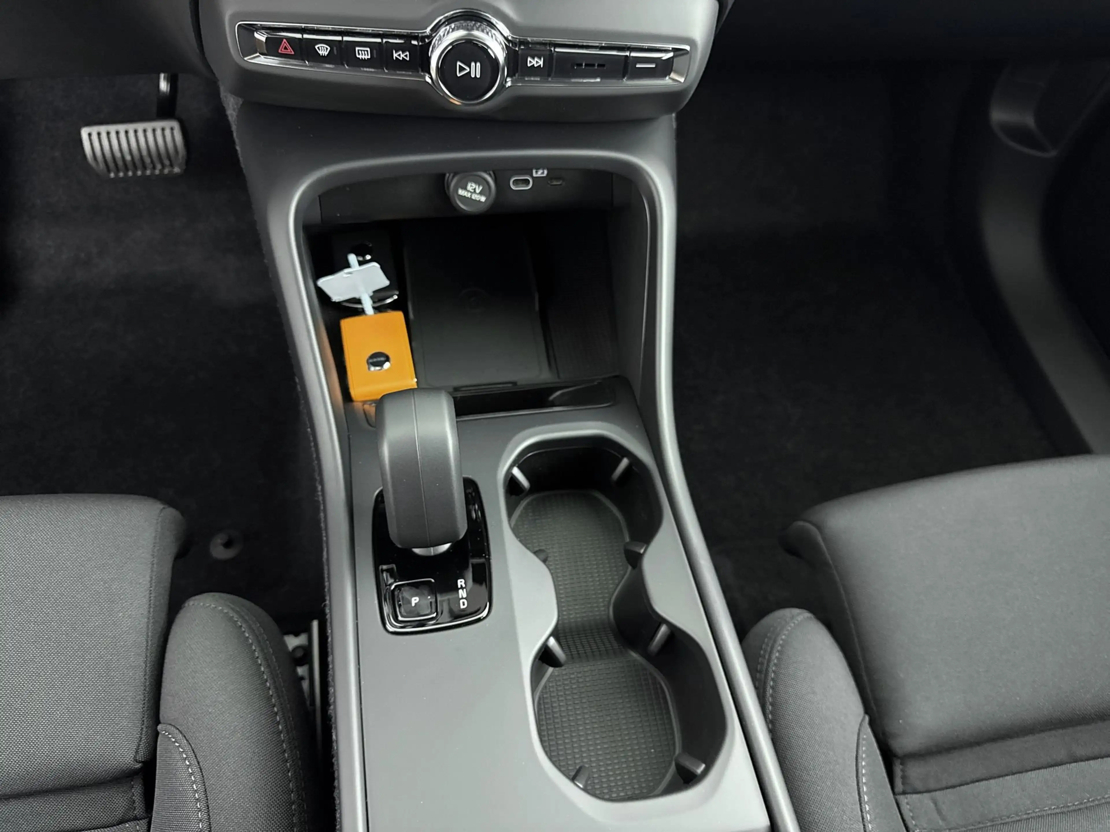 Volvo EX40 Extended Range Plus Black Edition | 20 inch LM | H — photo 26