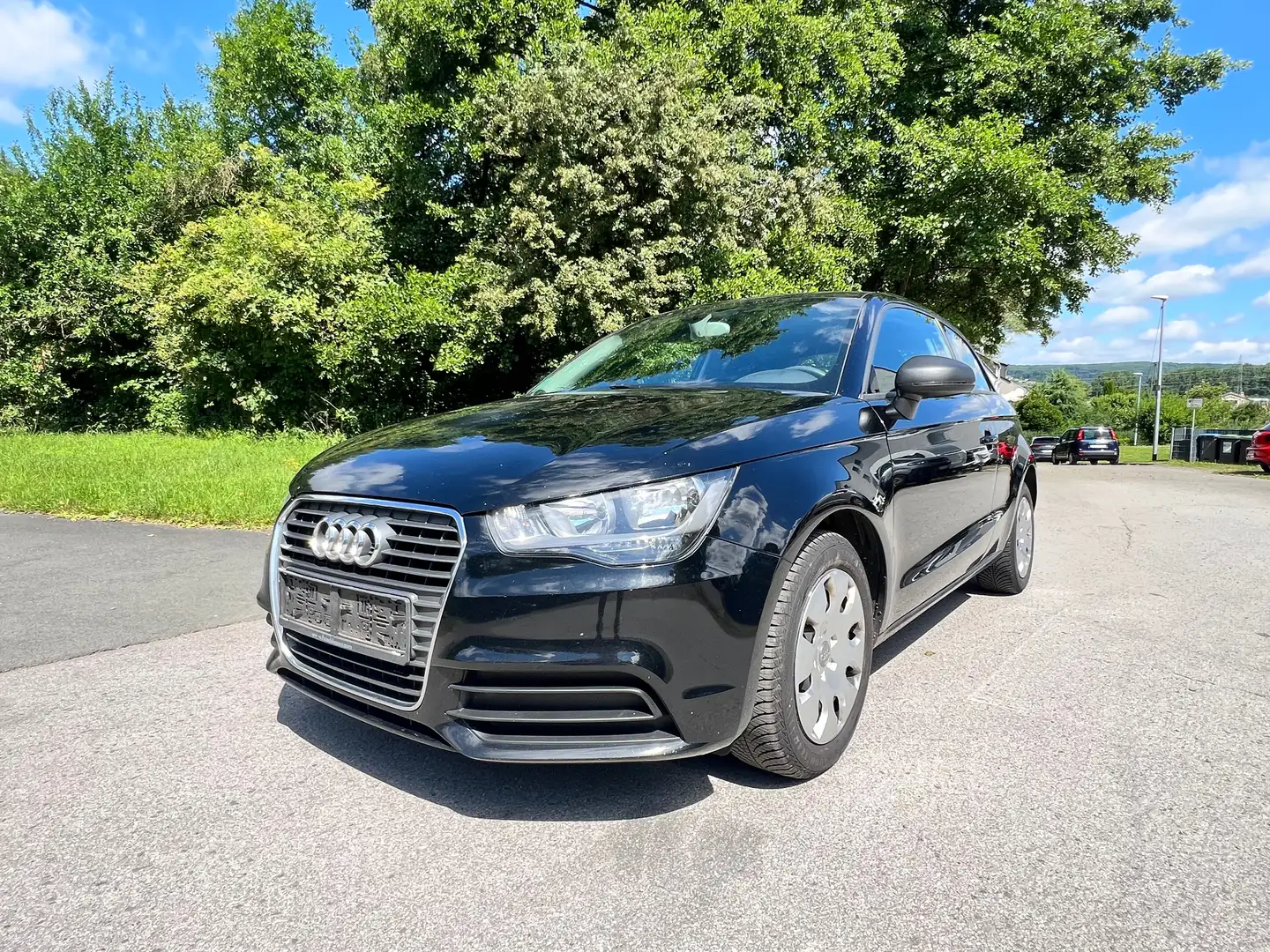 Audi A1 A1 1.2 TFSI // TÜV BIS 06.27 // PARKSENSOREN Schwarz - 1