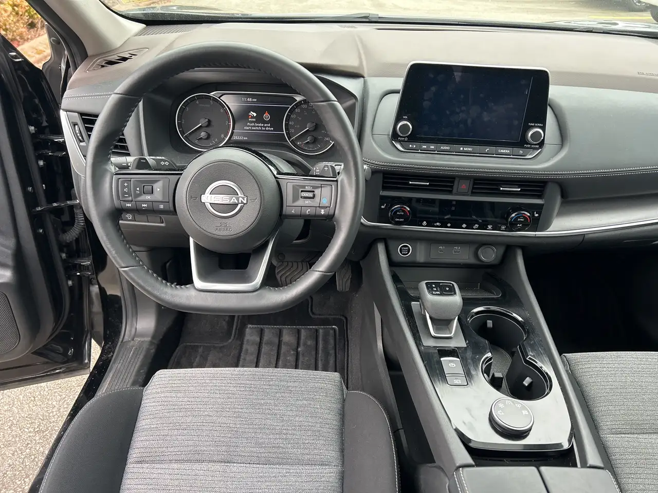 Nissan Rogue снимка Nissan Rogue